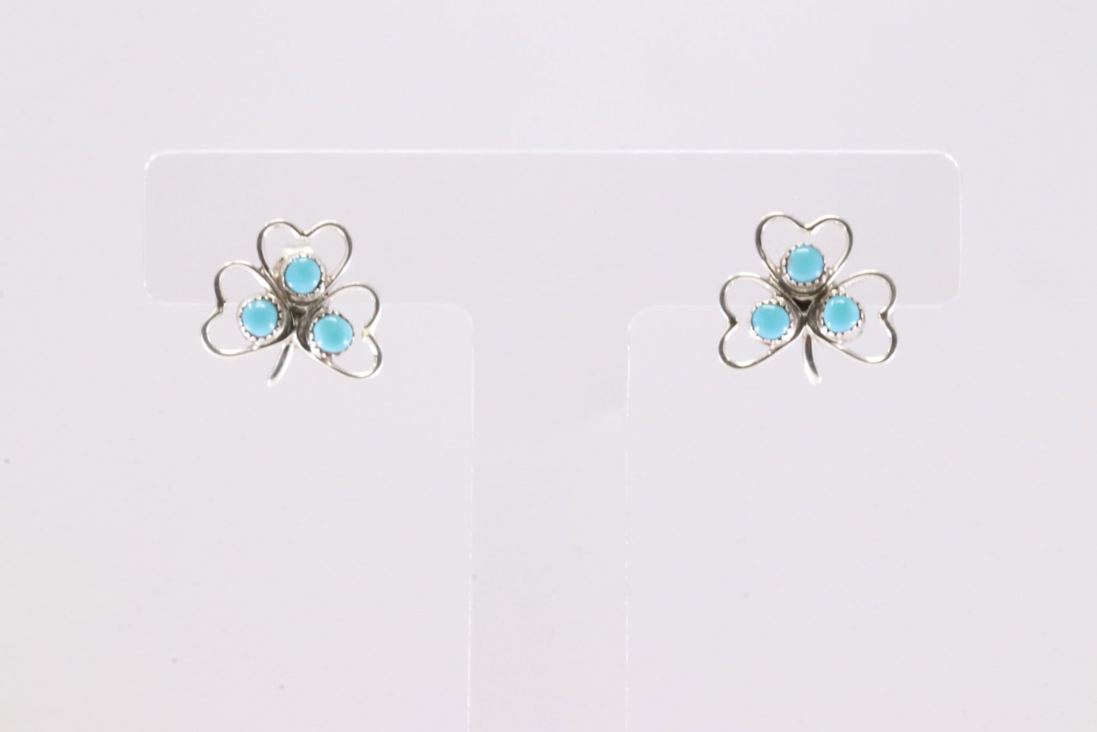 America Sterling Silver Turquoise Flower Post Earring's.: This is a America Sterling Silver Turquoise Flower Post Earring's.