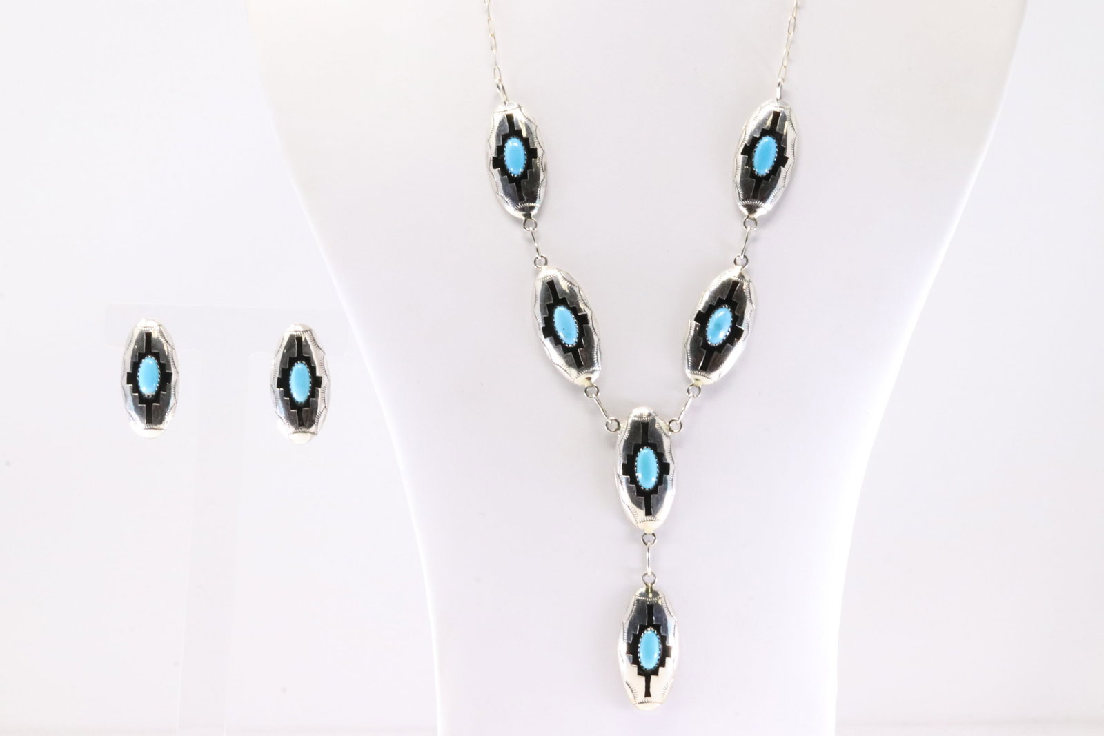 Native America Navajo Sterling Silver Turquoise Necklace & Earring's Set By Felix Perry.: This is a Native America Navajo Sterling Silver Turquoise Necklace & Earring's Set By Felix Perry. Necklace length: 20.00"