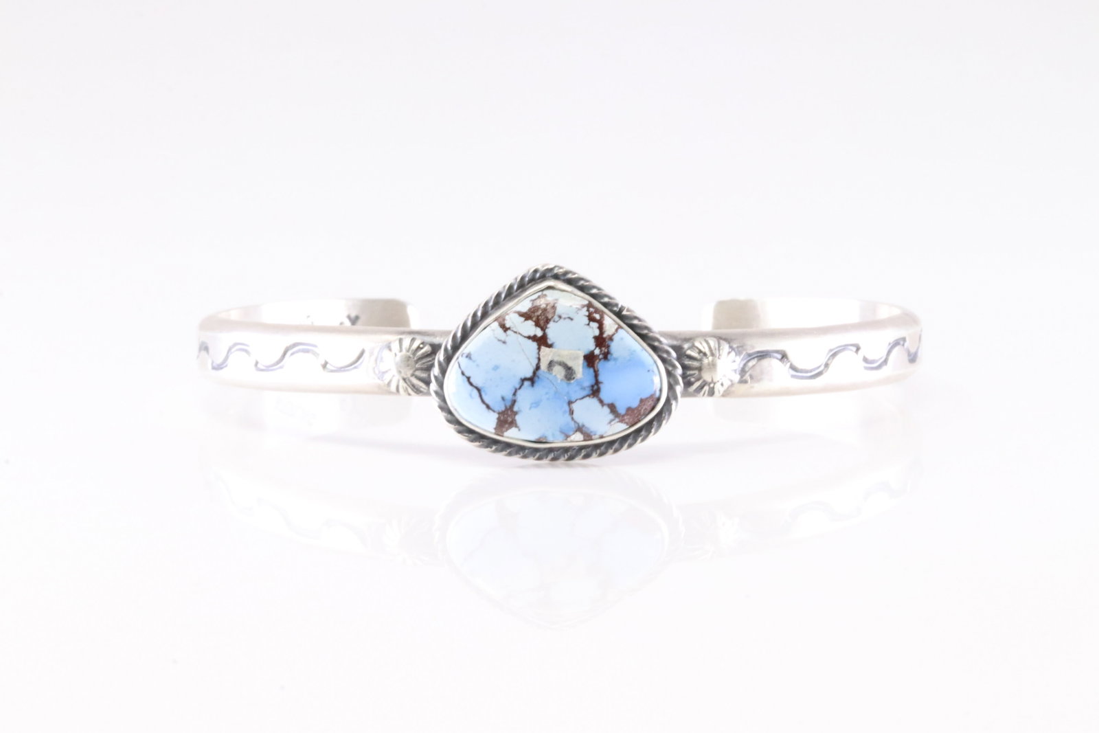 Native America Navajo Sterling Silver Golden Hiil Turquoise Bracelet Cuff By Samuel Yellowhair.: This is a Native America Navajo Sterling Silver Golden Hiil Turquoise Bracelet Cuff By Samuel Yellowhair.