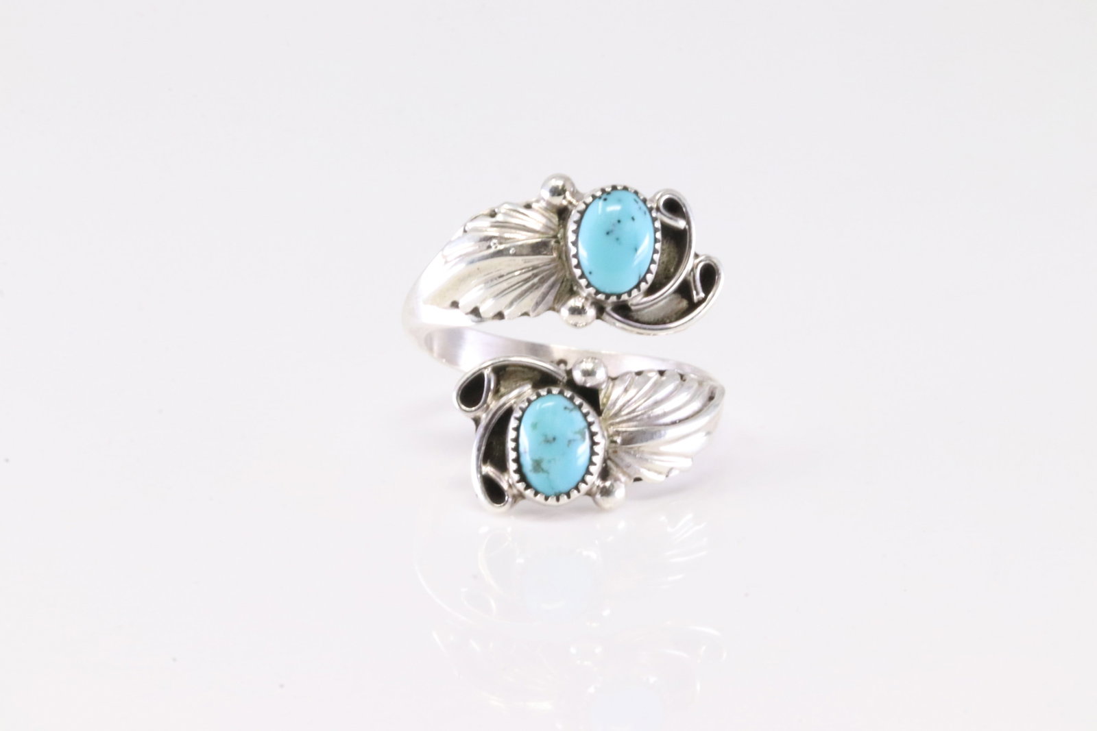 America Sterling Silver Turquoise Ring.: This is a America Sterling Silver Turquoise Ring. Ring size: 8.00.