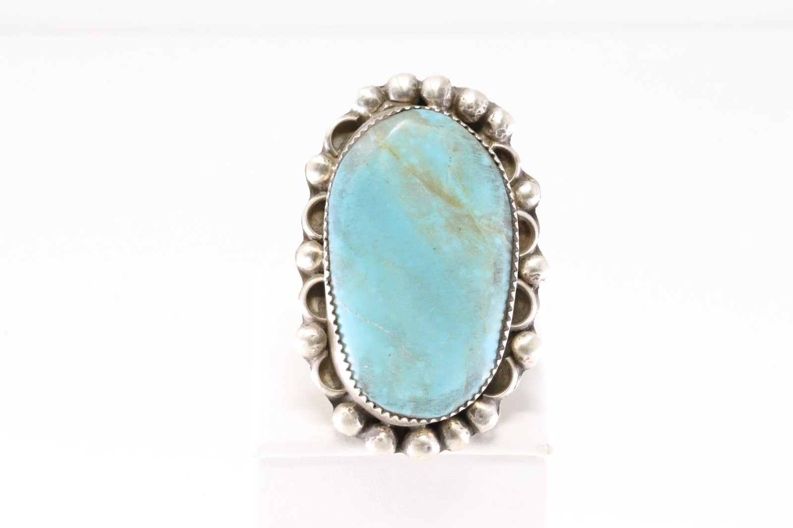Native American Navajo Sterling Silver Kingman Turquoise Ring By Virginia Hinio.: This is a Native American Navajo Sterling Silver Kingman Turquoise Ring By Virginia Hinio. Stamp VH. Ring Size: 7.50.