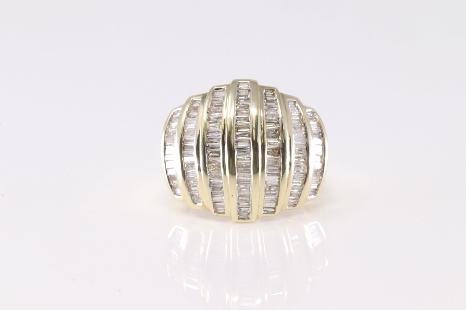 Elegant Diamond Ring 10Kt.: Ladies 10Kt Yellow Gold Diamond Ring. This Elegant Ring has 7 Rows with Brilliants Baguette Diamonds. Diamonds weight Approx: 2.00cttw. Ring size: 7.00. Total weight: 6.96 Grams.
