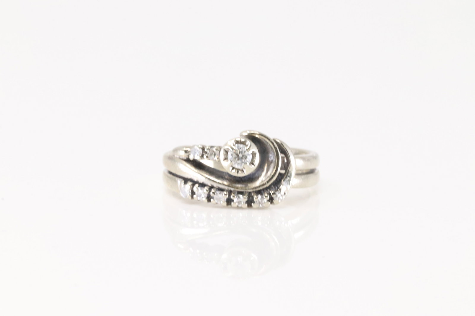 Diamond Ring 14Kt.: Ladies 14Kt White Gold Diamond Ring. This Elegant Ring has 9 Round Sparkling Diamonds. Diamonds Weight Approx: 0.30 ctw Ring Size: 7.00. Total Weight: 5.30 Grams.