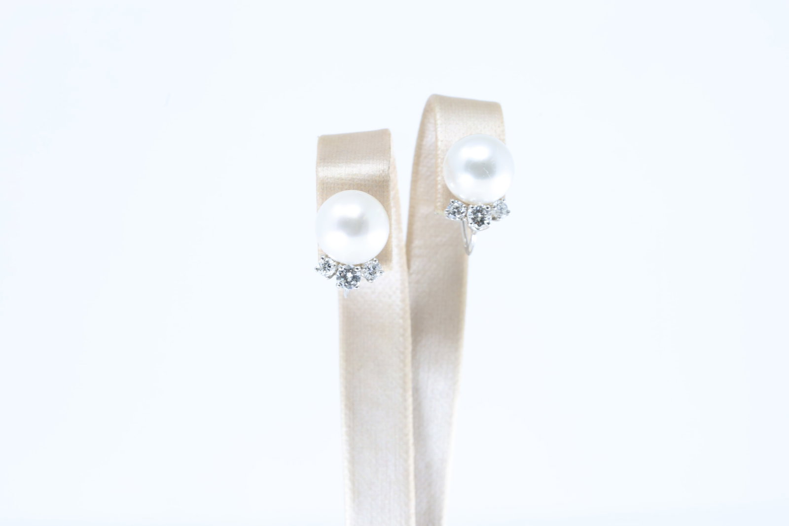 Pearl & Diamond Earring 18Kt. (1 of 4)