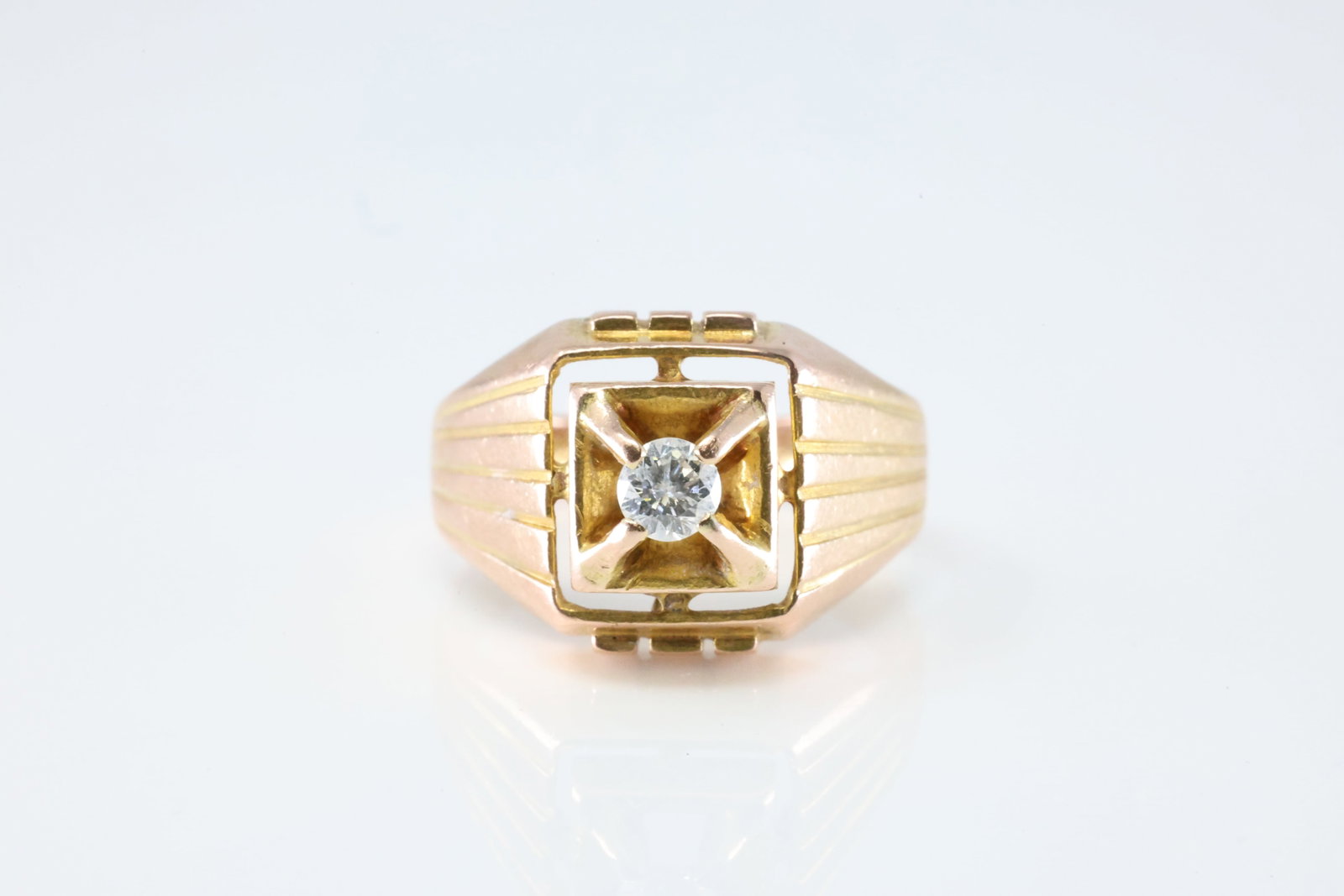 Diamond Ring 10Kt.: 10Kt Yellow Gold Diamond Ring. This Elegant Ring has Solitaire Diamond. Ring size: 5.50. Total weight: 4.16 Grams.