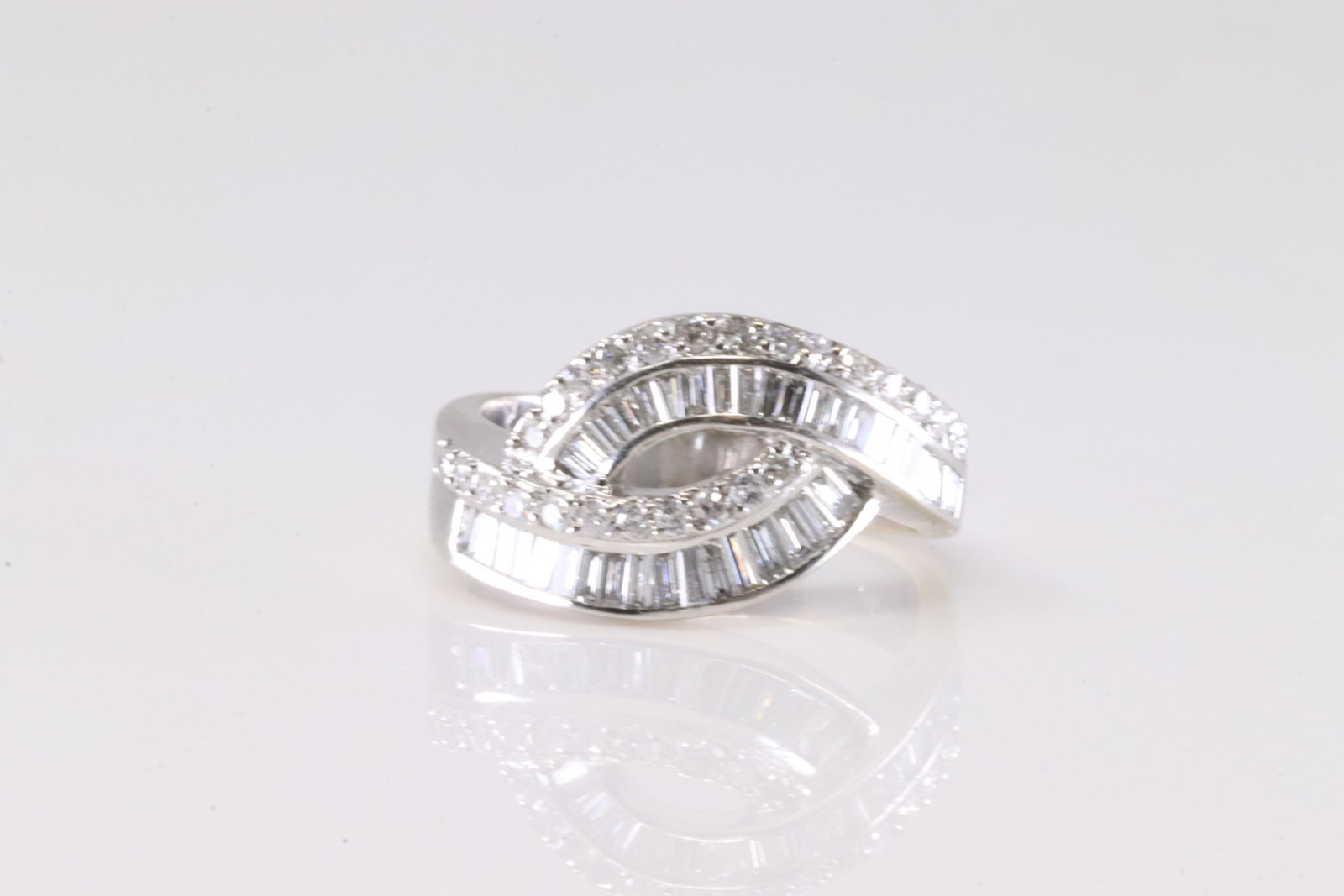 Elegant Diamond Ring 18Kt.: Ladies 18Kt White Gold Diamond Ring. This Elegant Ring has Baguette & Round Sparkling Diamonds. Diamonds weight Approx: 1.00 ctw Ring size: 6.50. Total weight: 6.20 Grams.