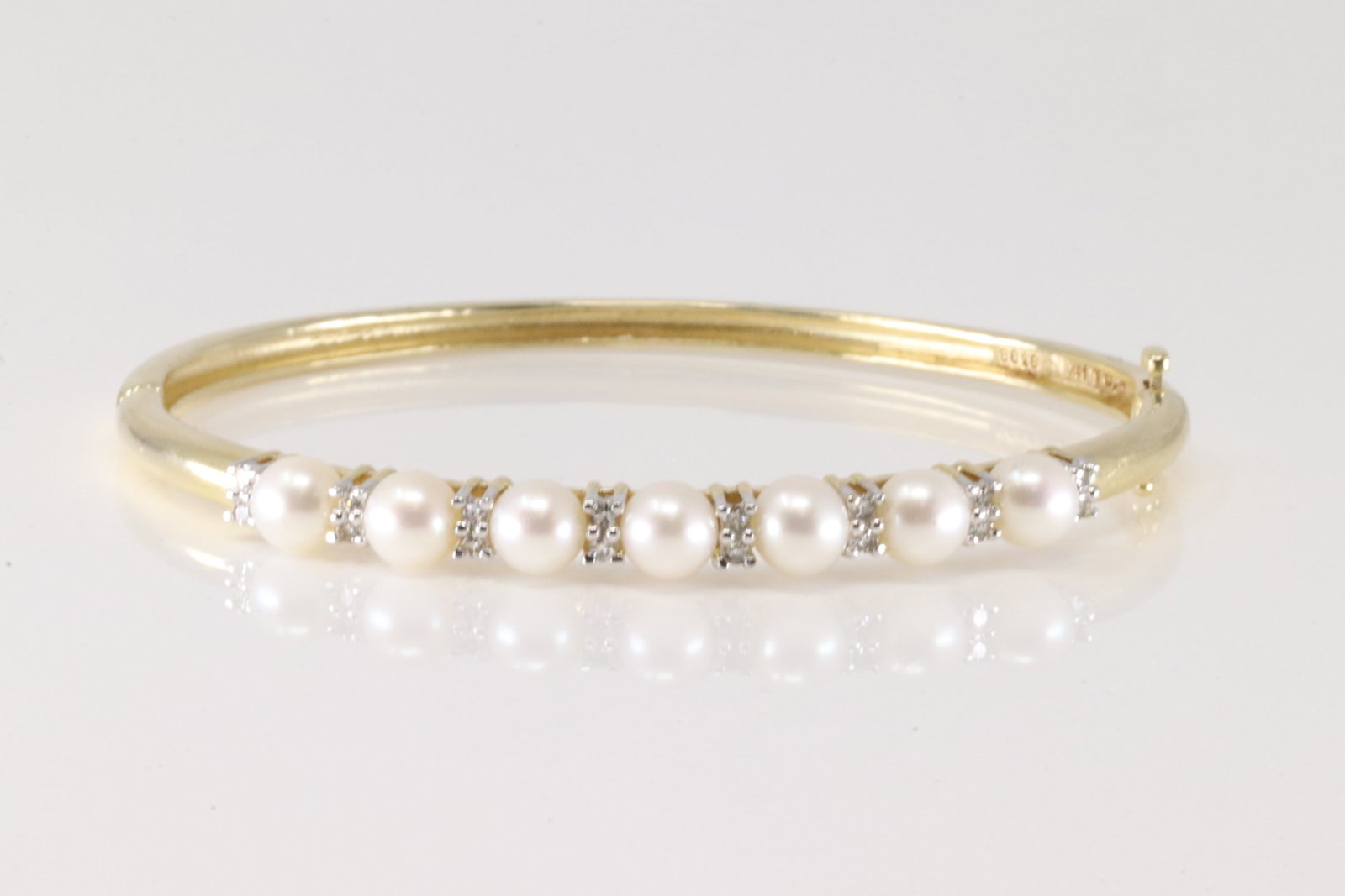 Pearl & Diamond Bangle Bracelet 14Kt.: Ladies 14Kt Yellow Gold Pearl & Diamond Bangle Bracelet. This elegant bracelet has 7 cultured pearls with 16 sparkling diamonds. Diamonds weight approx: 0.20 Total weight: 11.50 Grams.
