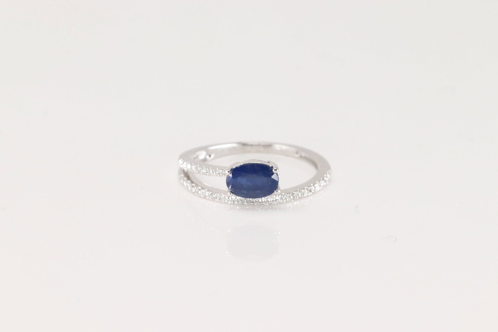 Sapphire & Diamond Ring 14Kt. (1 of 4)