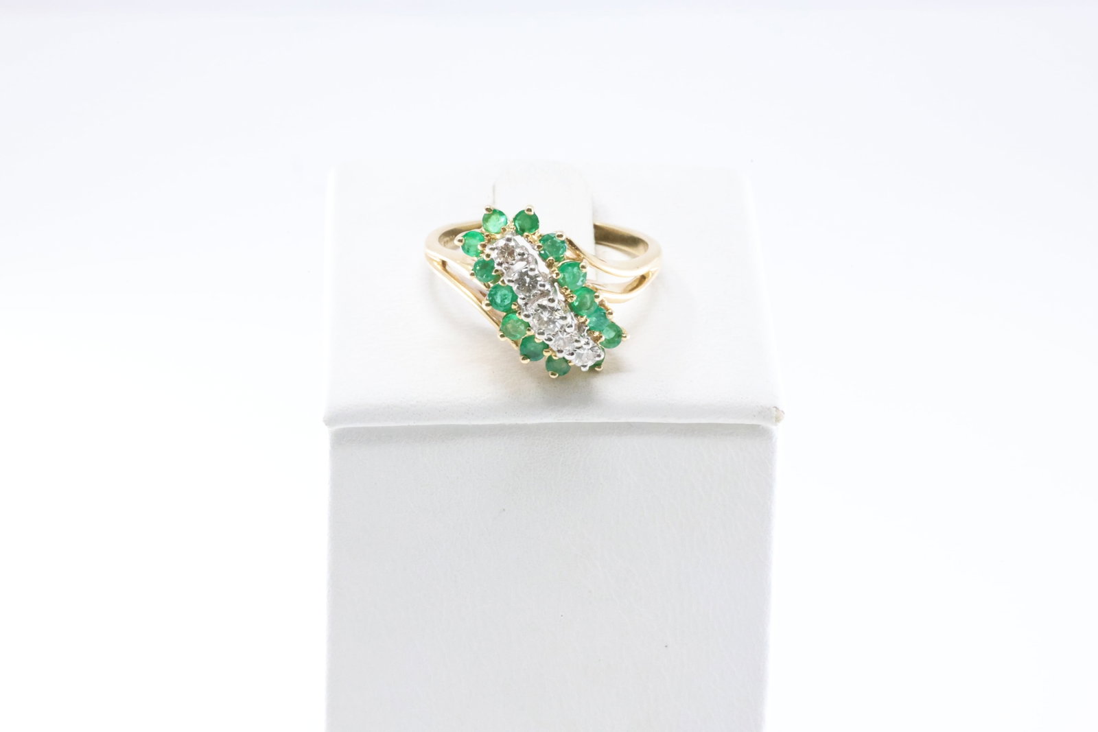 Emerald & Diamond Ring 14Kt.: Ladies 14Kt Yellow Gold Emerald & Diamond Ring. This Gorgeous Ring has 14 Emerald Gemstones With 5 Round Sparkling Diamonds. Diamond Approx Weight: 0.75ctw. Ring Size: 8.00. Total Weight: 4.64 Grams.