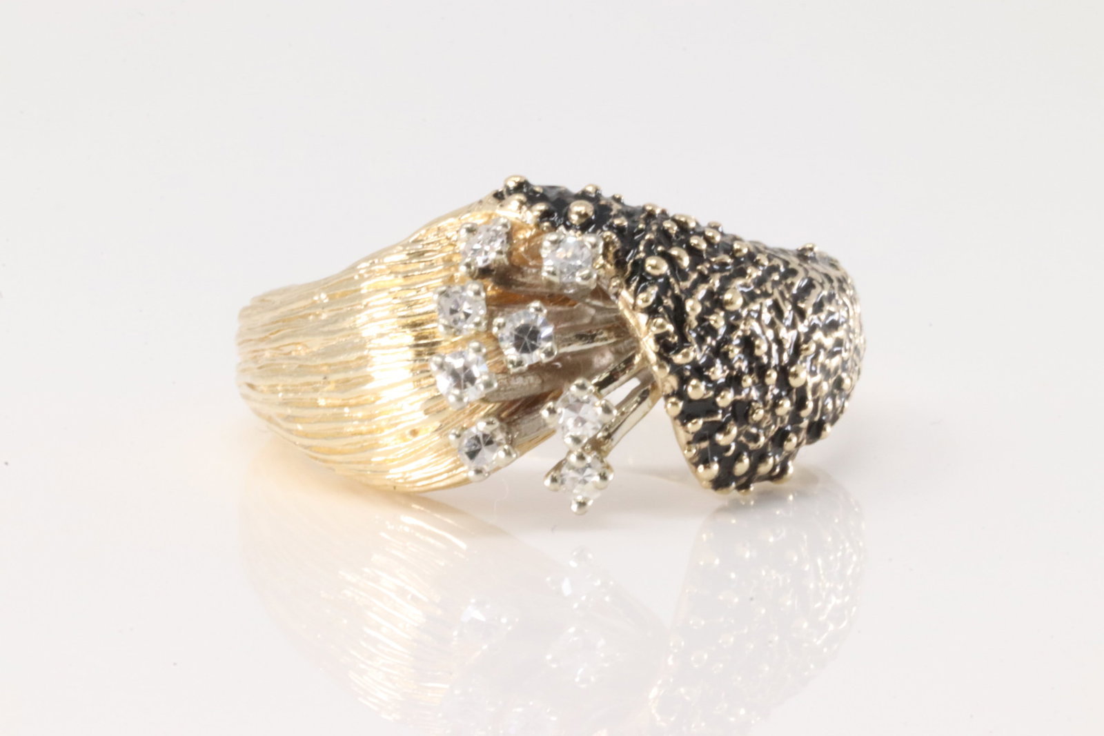 Diamond Ring 14Kt.: Ladies 14Kt Yellow Gold Diamond Ring. Ring has a design with 2 tone gold & 8 sparkling round diamonds. Diamonds weight approx: 0.40ctw. Ring size: 11.50. Totral weight: 9.70 Grams.