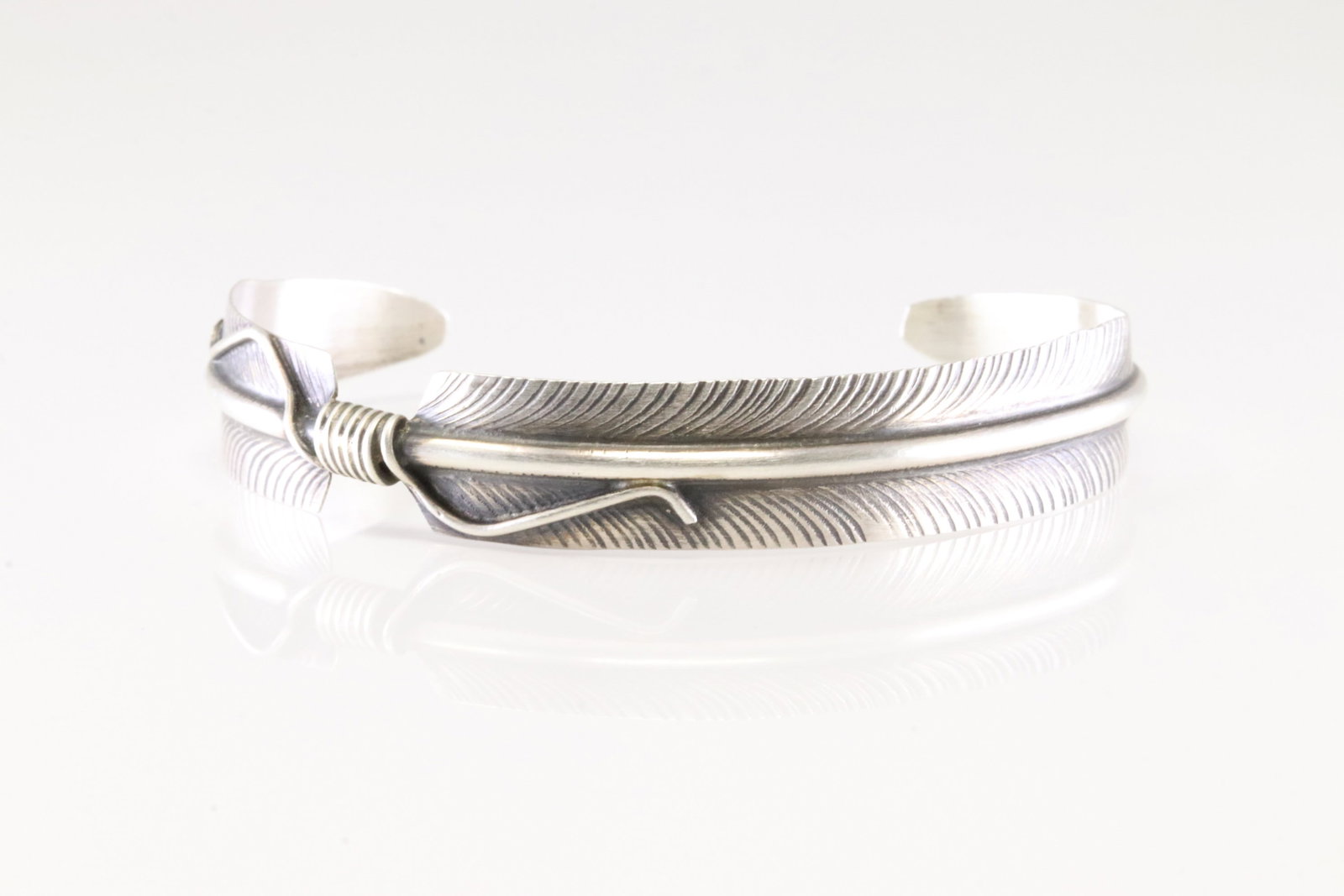 Native America Navajo Sterling Silver Feather Bracelet Cuff By C.C.: This is a Native America Navajo Sterling Silver Feather Bracelet Cuff By C.C.