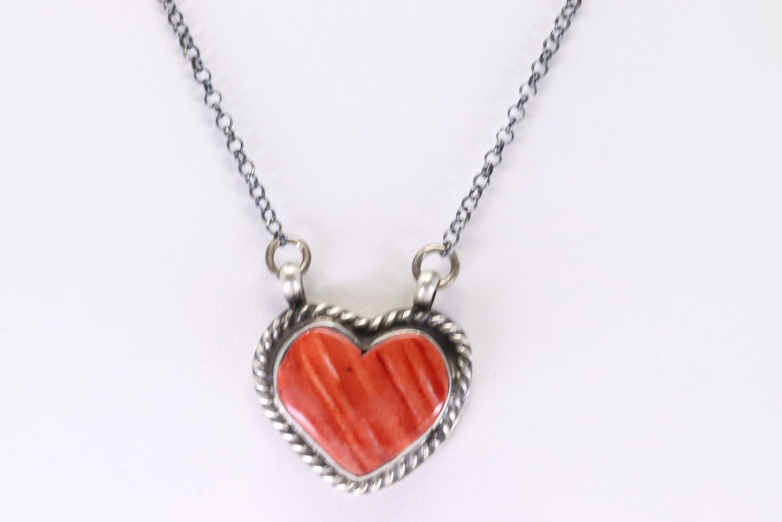 Native America Navajo Sterling Silver Spiny Oyster Heart Necklace By Larson Chee.: This is a Native America Navajo Sterling Silver Spiny Oyster Heart Necklace By Larson Chee. Necklace length: 16.00"