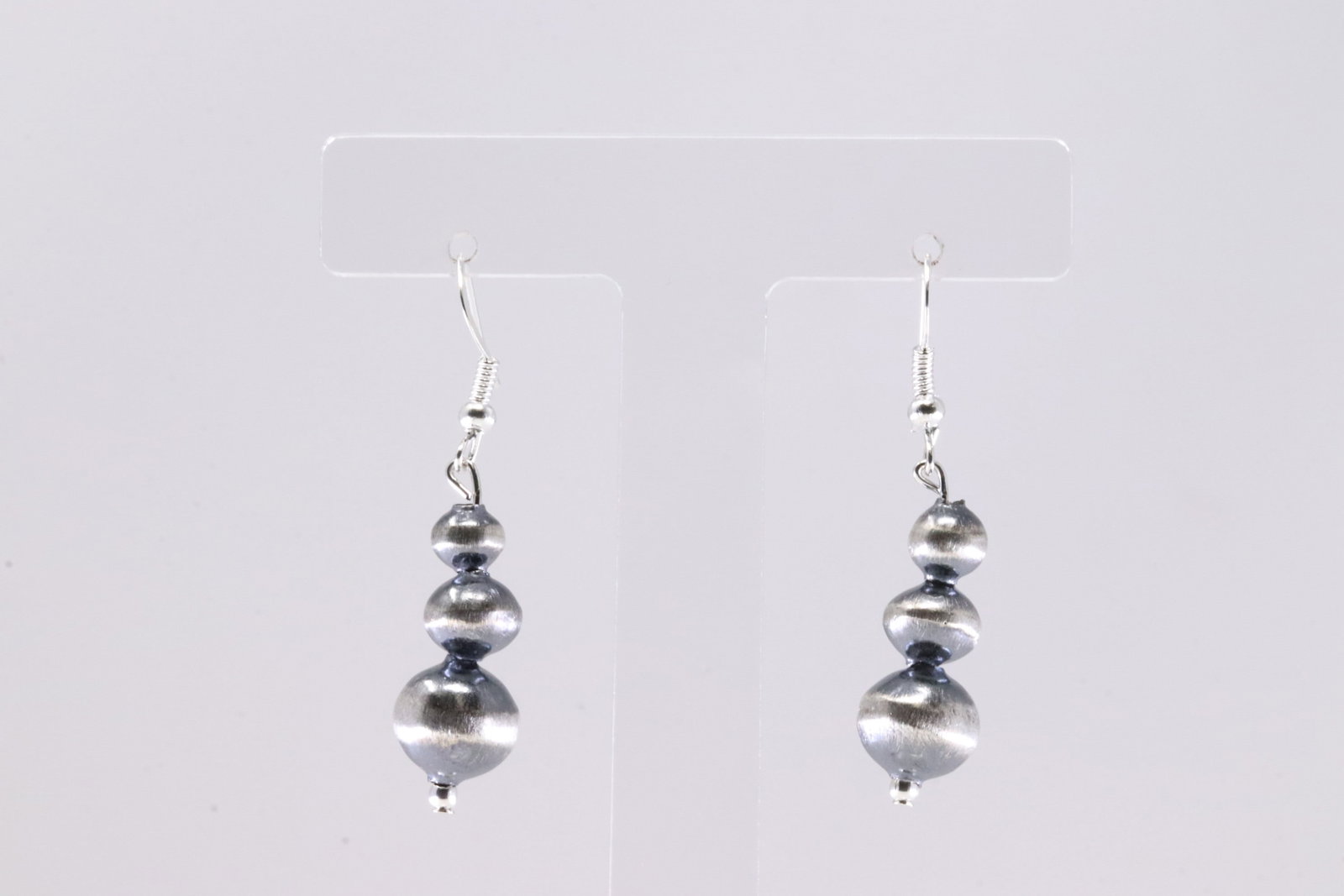 America Sterling Silver Pearl Beaded Dangling Earring's.: This is a America Sterling Silver Pearl Beaded Dangling Earring's.
