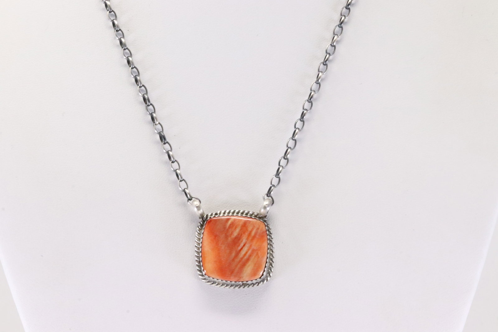 Native American Navajo Sterling Silver Spiny Oyster Necklace By Trish Largo.: This is a Native American Navajo Sterling Silver Spiny Oyster Necklace By Trish Largo. Necklace length: 16.00"