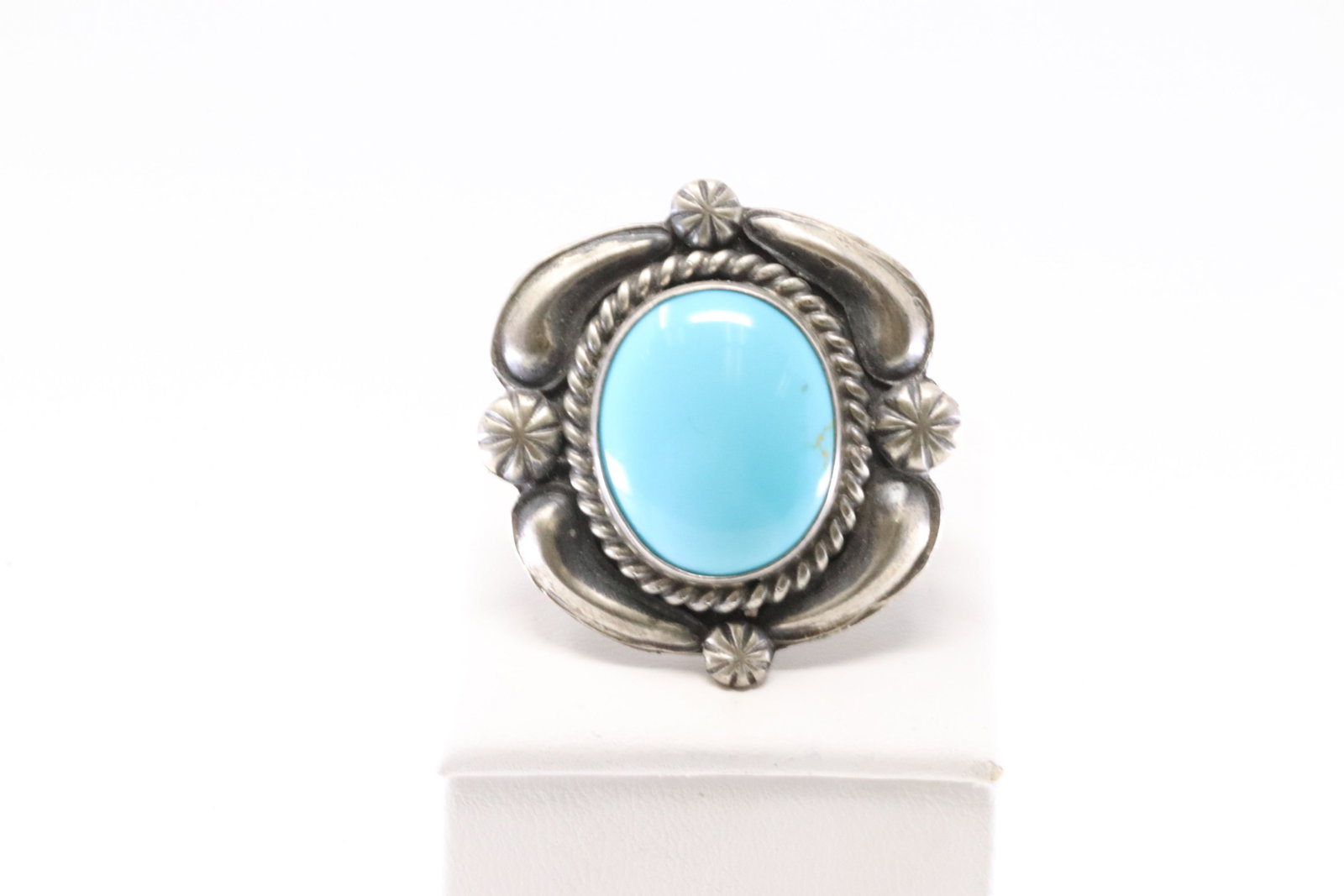 Native America Navajo Sterling Silver Turquoise Ring By Jeff James Jr.: This is a Native America Navajo Sterling Silver Turquoise Ring By Jeff James Jr. Ring size: 7.50.