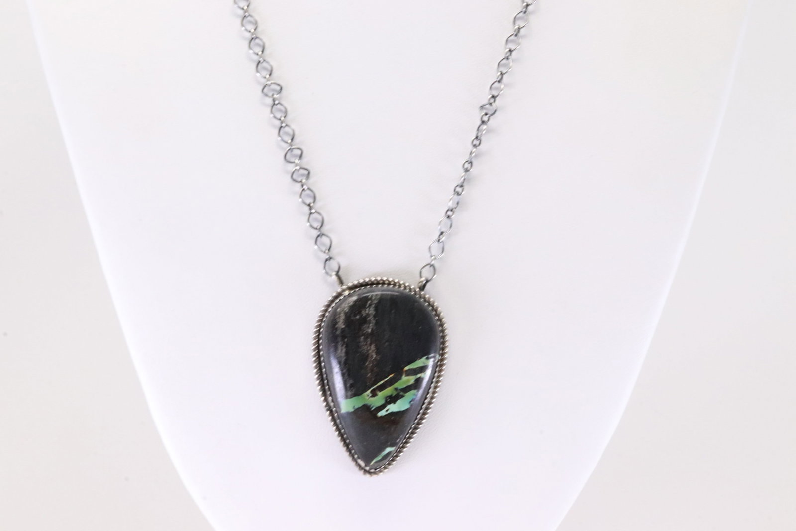 Native America Navajo Sterling Silver Black Jack Turquoise Necklace By Tia Long.: This is a Native America Navajo Sterling Silver Black Jack Turquoise Necklace By Tia Long. Necklace length: 20.00"