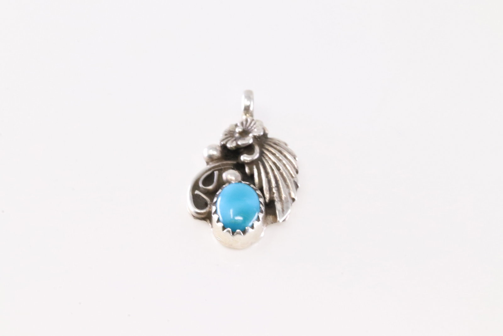 America Sterling Silver Turquoise Pendant.: This is a America Sterling Silver Turquoise Pendant.