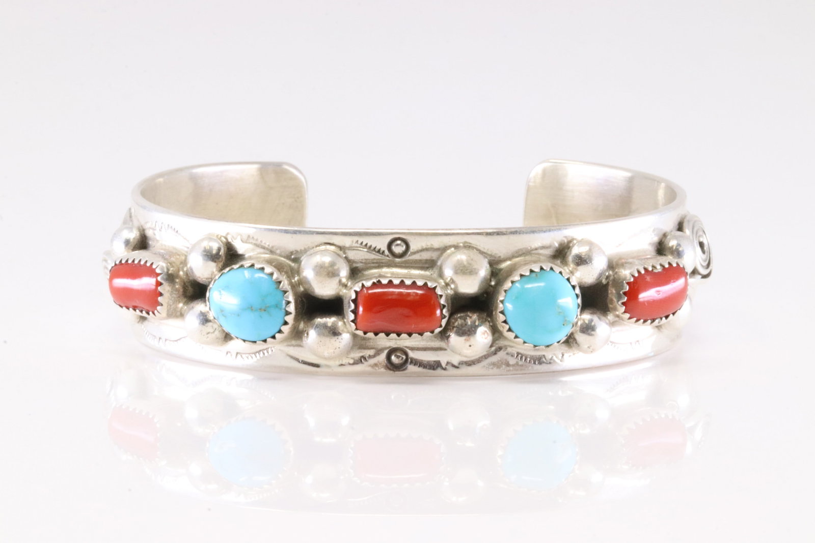 Native America Navajo Sterling Silver Coral & Turquoise Bracelet Cuff.: This is a Native America Navajo Sterling Silver Coral & Turquoise Bracelet Cuff.