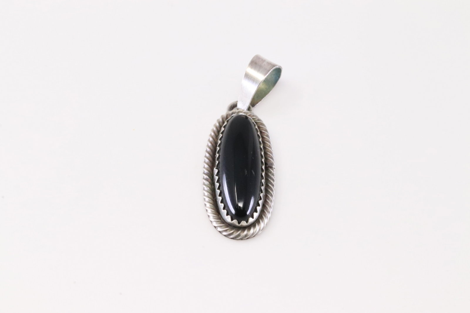 Native America Navajo Sterling Silver Black Onyx Pendant By Scott Skeets.: This is a Native America Navajo Sterling Silver Black Onyx Pendant By Scott Skeets.