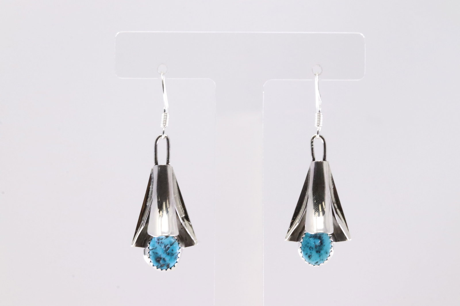 Native America Navajo Sterling Silver Kingman Turquoise Dangling Earring's By Louise Yazzie.: This is a Native America Navajo Sterling Silver Kingman Turquoise Dangling Earring's By Louise Yazzie.