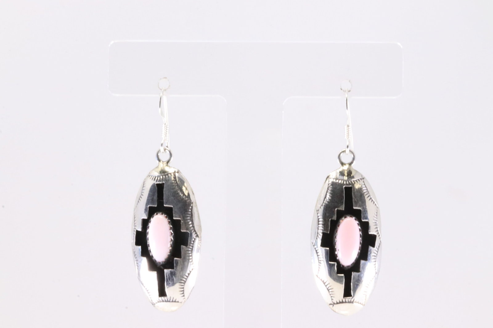 Native America Navajo Sterling Silver Pink Conch Shell Dangling Earring's By Felix Perry.: This is a Native America Navajo Sterling Silver Pink Conch Shell Dangling Earring's By Felix Perry. Stamp By C Company.
