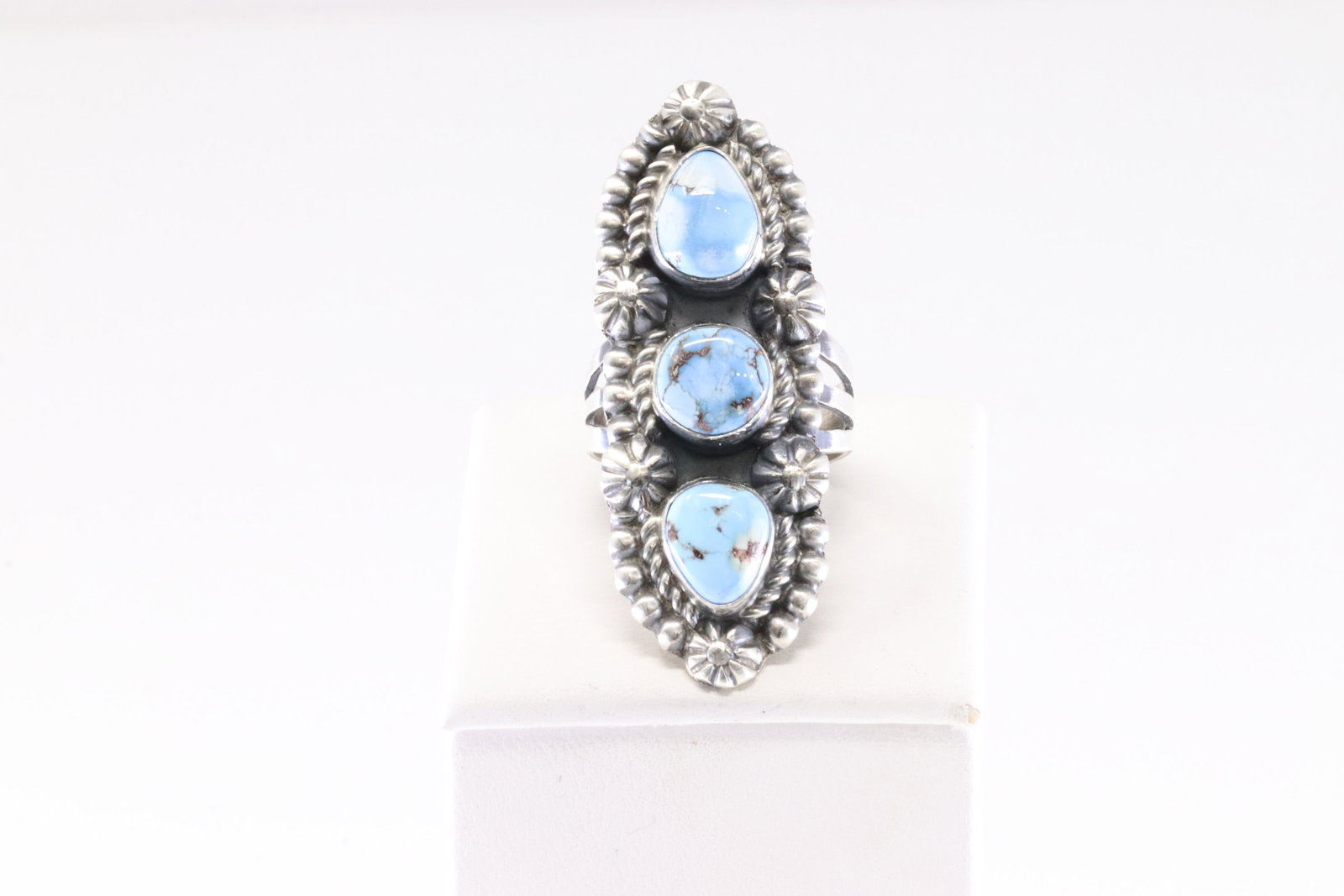 Native America Navajo Stearling Silver Golden Hill Turquoise Ring By Jeff James Jr.: This is a Native America Navajo Stearling Silver Golden Hill Turquoise Ring By Jeff James Jr. Ring size: 7.50.