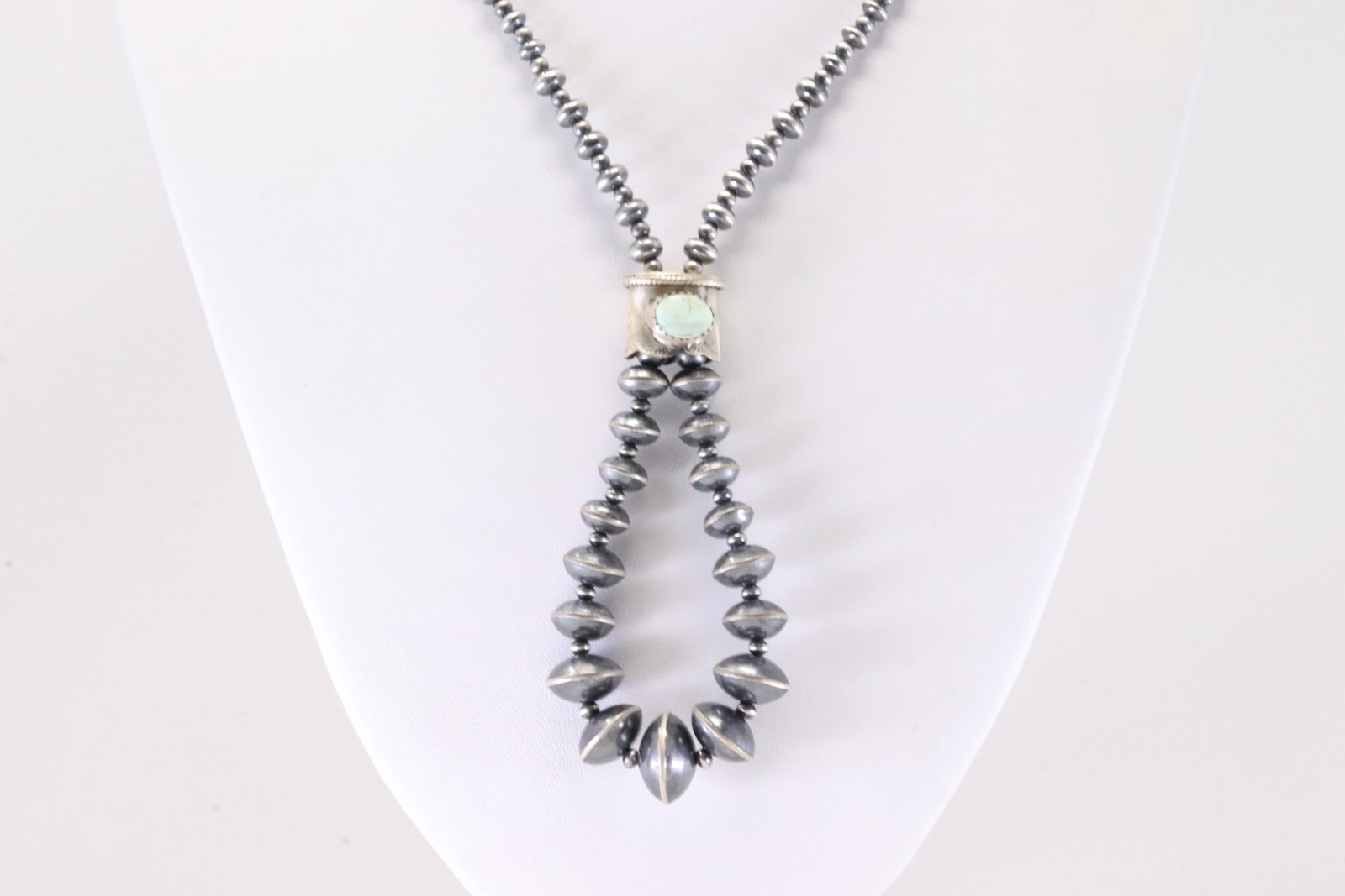 Native America Sterling Silver Variscite Stone Jacla Pearl Beaded Necklace. (1 of 4)