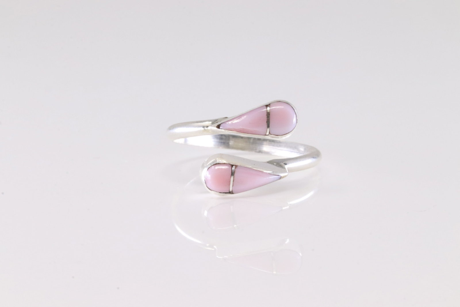 Native America Zuni Sterling Silver Pink Conch Shell Ring By R.V.N. (1 of 3)