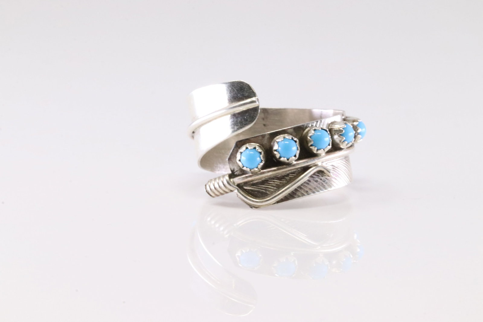 America Sterling Silver Turquoise Feather Ring.: This is a America Sterling Silver Turquoise Feather Ring. Ring size: 9.00.