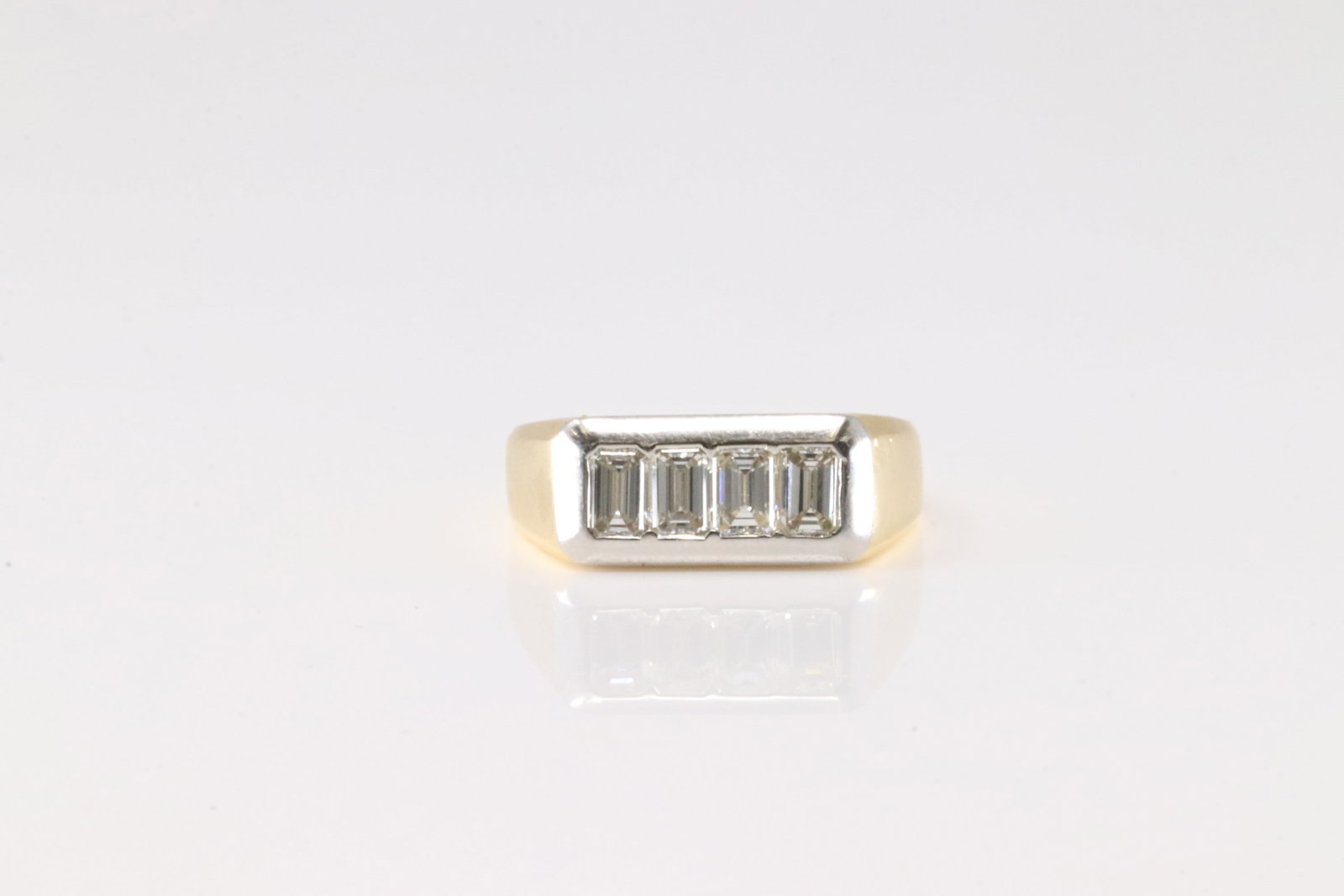 Baguette Diamond Ring 18Kt.: 18Kt Yellow Gold Baguette Diamond Ring. This Elegant Ring has 4 Brilliants Baguette Diamonds. Diamonds measure: 4.8x3.6mm. Diamonds weight Approx: 1.00 ctw Ring size: 9.00. Total weight: 13.10 Grams.