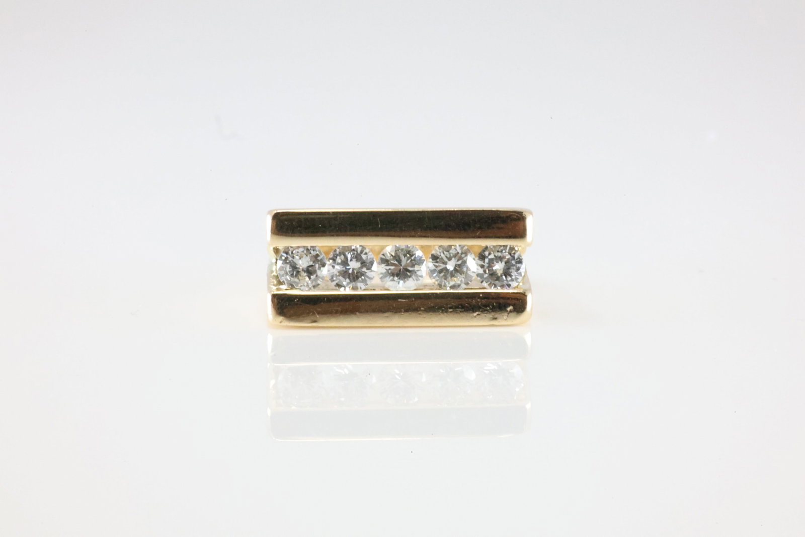 Diamond Ring 14Kt.: Ladies 14Kt Yellow Gold Diamond Ring. This Gorgeous Ring has 5 Round Sparkling Diamonds. Diamond Weight Approx: 1.00cttw. Ring Size: 7.00. Total Weight: 11.27 Grams.