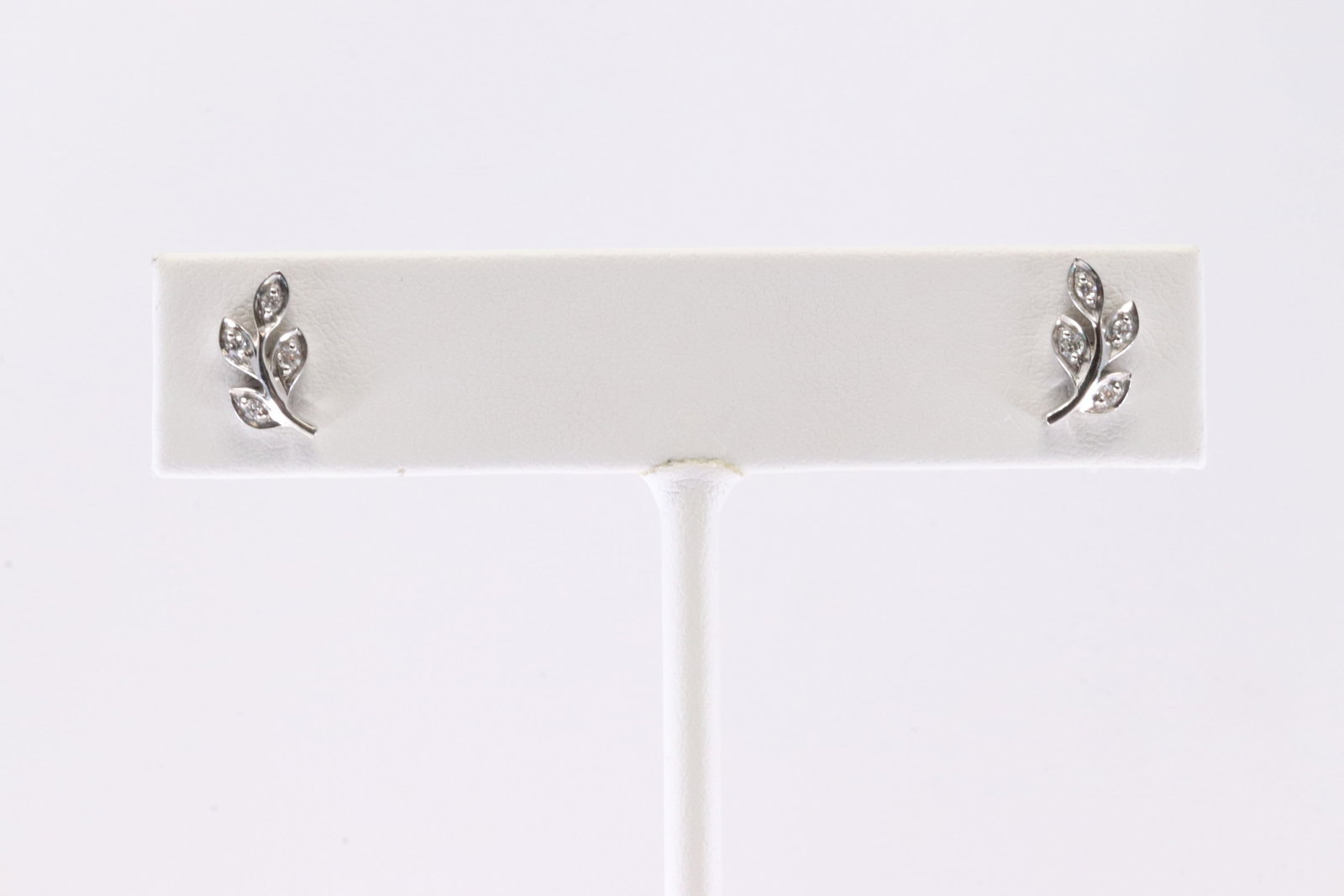 Diamond Stud Earring 18Kt.: Ladies 18Kt White Gold Diamond Stud Earring. This Elegant Earring has Laef Design With 4 Round Sparkling Diamonds. Diamond Approx Weight: 0.20ctw.