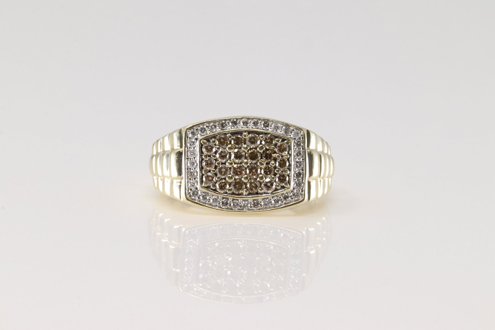 Yellow Gold Wedding Diamond Ring.: Ladies 10Kt Yellow Gold Wedding Diamond Ring. This Elegant Wedding Band Ring has 4 Rows with 32 Sparkling Diamonds. Diamonds Approx weight: 2.5-3.0 ctw Ring size: 6.00. Total weight: 7.20 Grams.