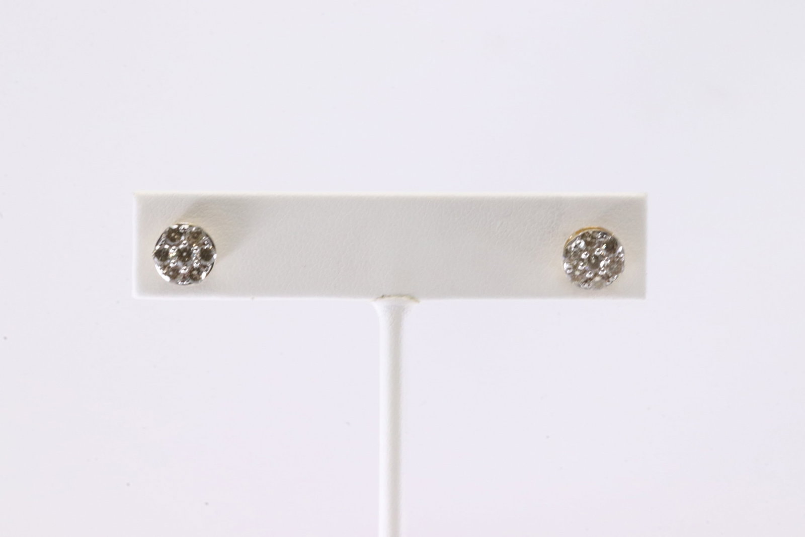 Diamond Stud Earring 10Kt.: 10Kt Yellow Gold Dimaond Stud Earring. This Charming Stud Earring's has Sparkling Diamonds. Diamonds weight Approx: 0.50ctw.