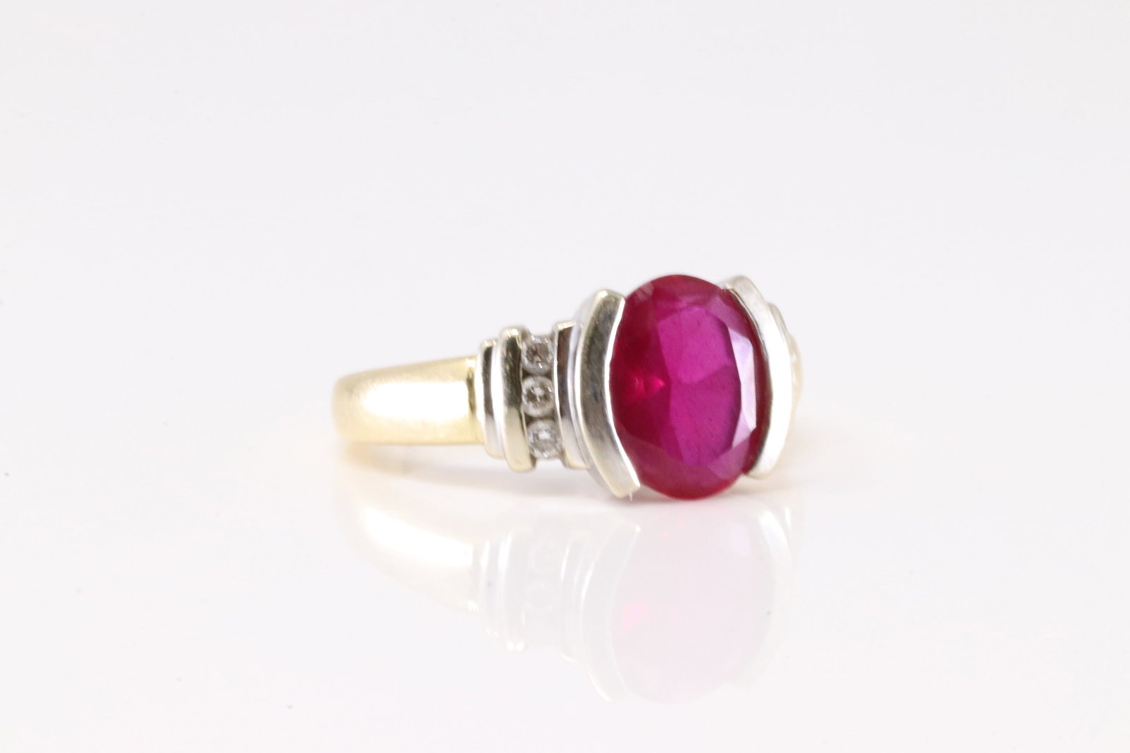 Elegant Ruby & Diamond Ring 14Kt. - 2
