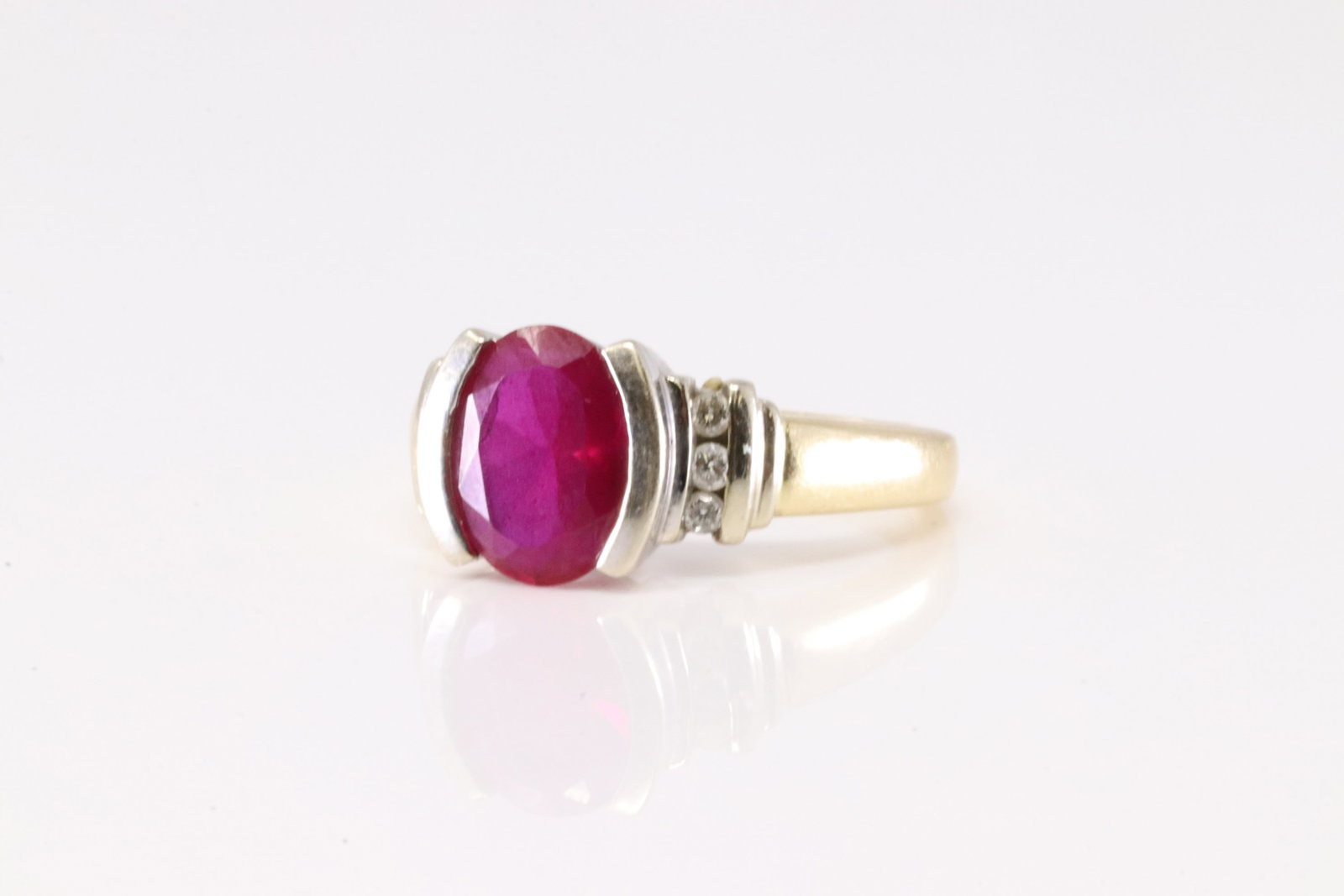 Elegant Ruby & Diamond Ring 14Kt. - 3