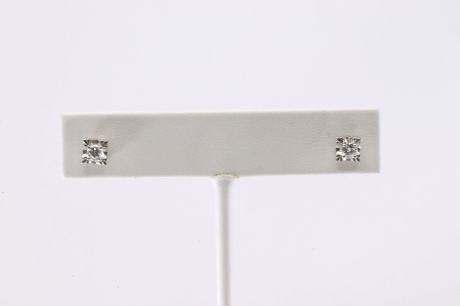 Diamond Stud Earring 14Kt.: 14Kt White Gold Diamond Stud Earring. This Charming Stud Earring's has Sparkling Diamonds. Diamonds weight approx: 0.20ctw. Total weight approx: 2.48 Grams.