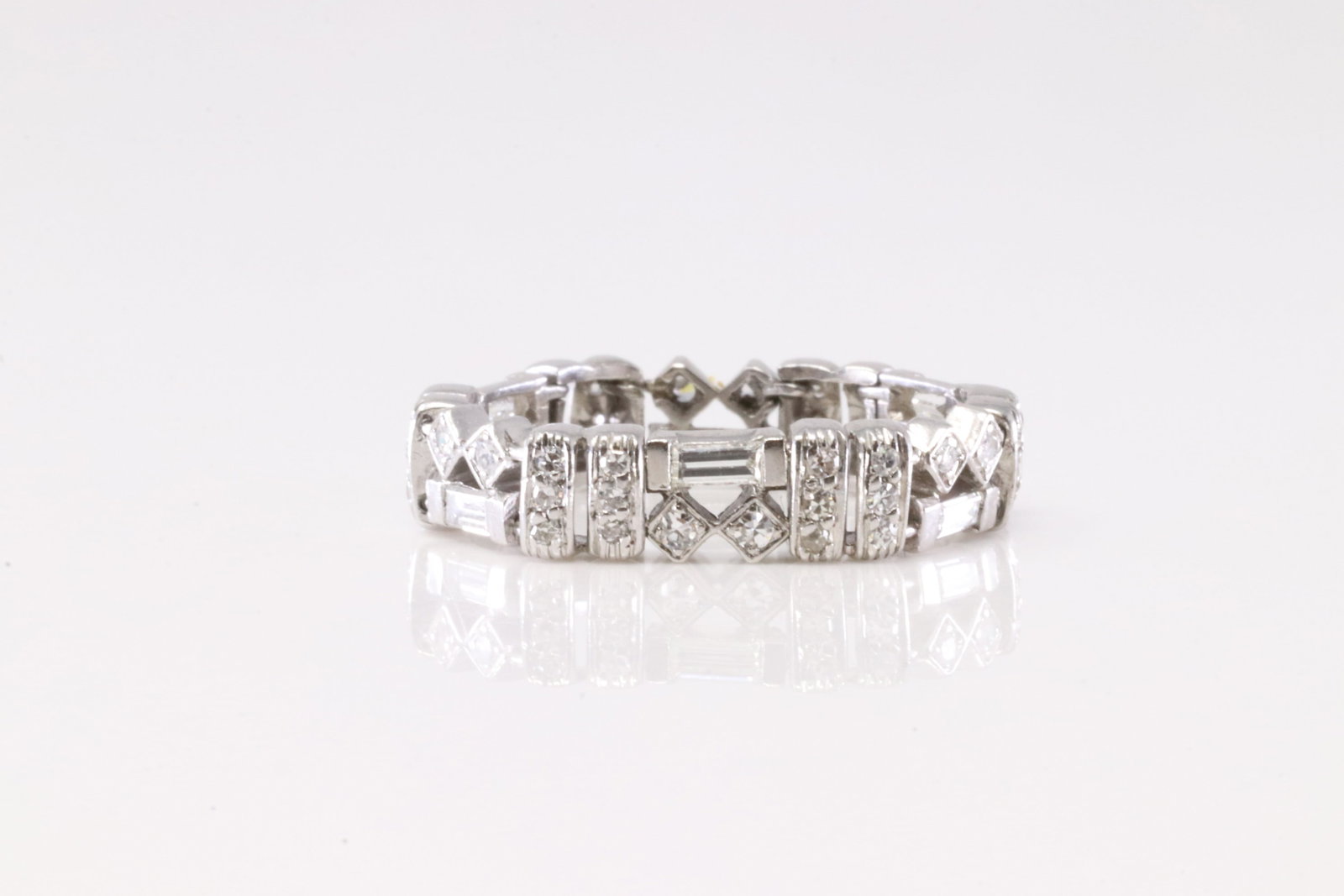 Diamond Ring 18Kt.: Ladies 18Kt White Gold Diamond Ring. This Charming Ring has Baguette & Round Diamonds. Diamonds weight approx: 0.55 ctwRing size: 7.00. Total weight: 4.83 Grams.