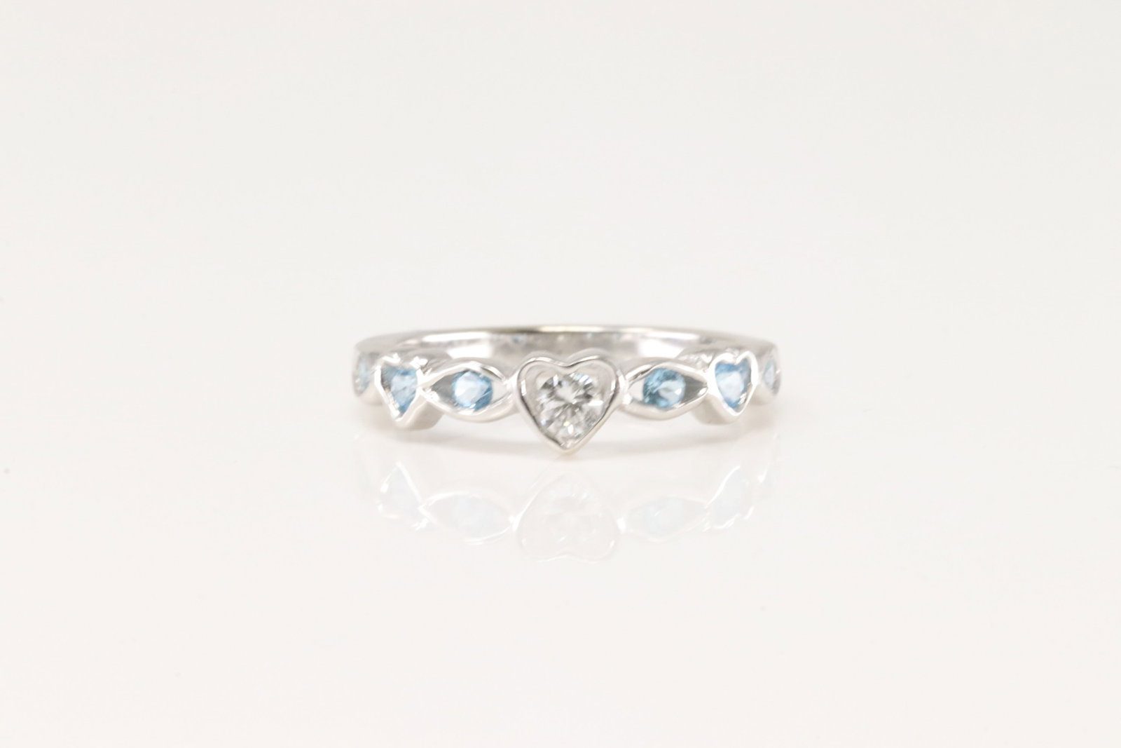 Aquamarine & Diamond Ring 14Kt.: Ladies 14Kt White Gold Aquamarine & Diamond Ring. This Elegant Ring has Heart Design With Aquamarine Gemstone & 1 Sparkling Diamond Heart Cut In The Middle. Ring Size: 4.50. Total Weight: 2.50 Grams.