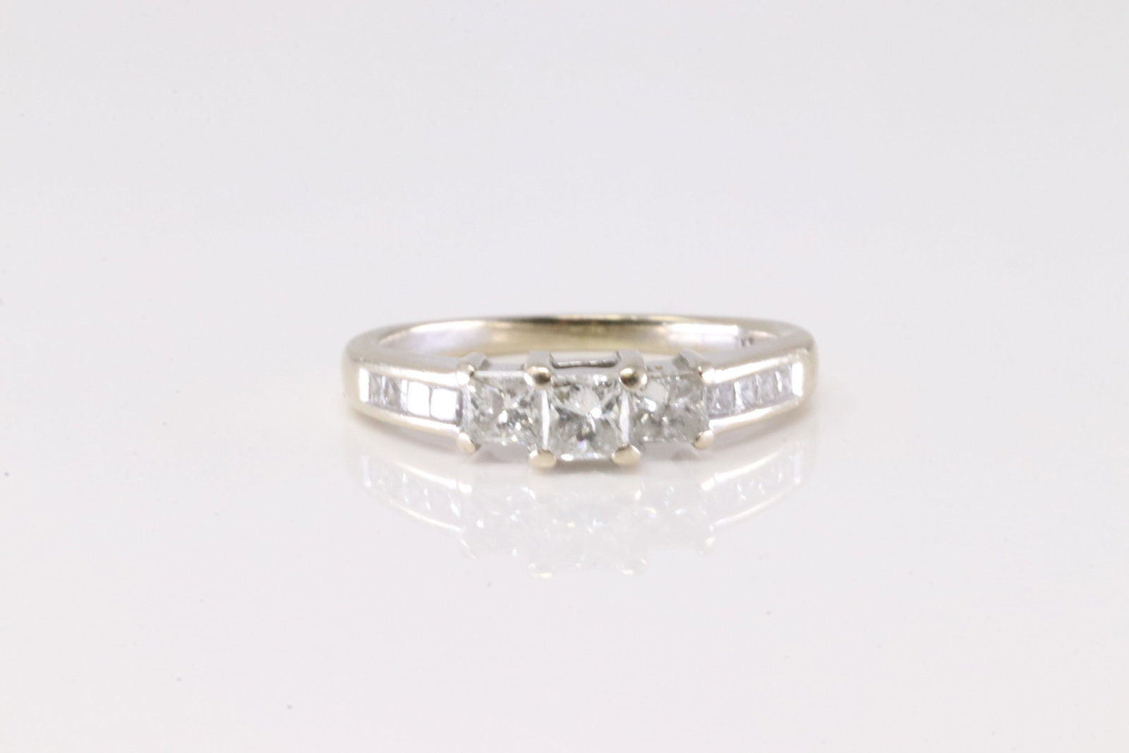 Elegant Diamond Ring 14Kt.: Ladies 14Kt White Gold Diamond Ring. This Elegant Ring has one Row with 11 Brilliants Diamonds. Diamodns weight approx: 0.58 ctw Ring size: 7.50. Total weight: 3.58 Grams.