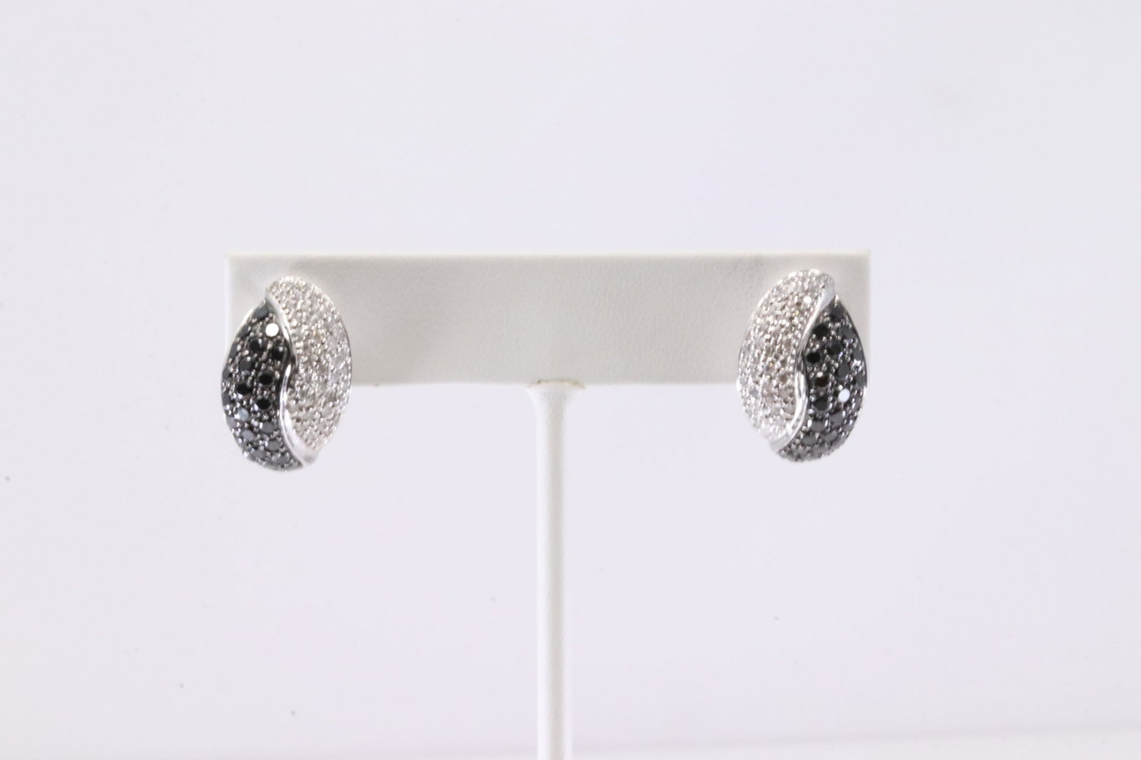 Elegant Black & White Diamond French Clip Earring 14Kt.: Ladies 14Kt White Gold Black & White Diamond French Clip Earring. This Eelgant Hoop Earring's has Black & White Brilliants Diamonds. Total weight: 6.91 Grams.