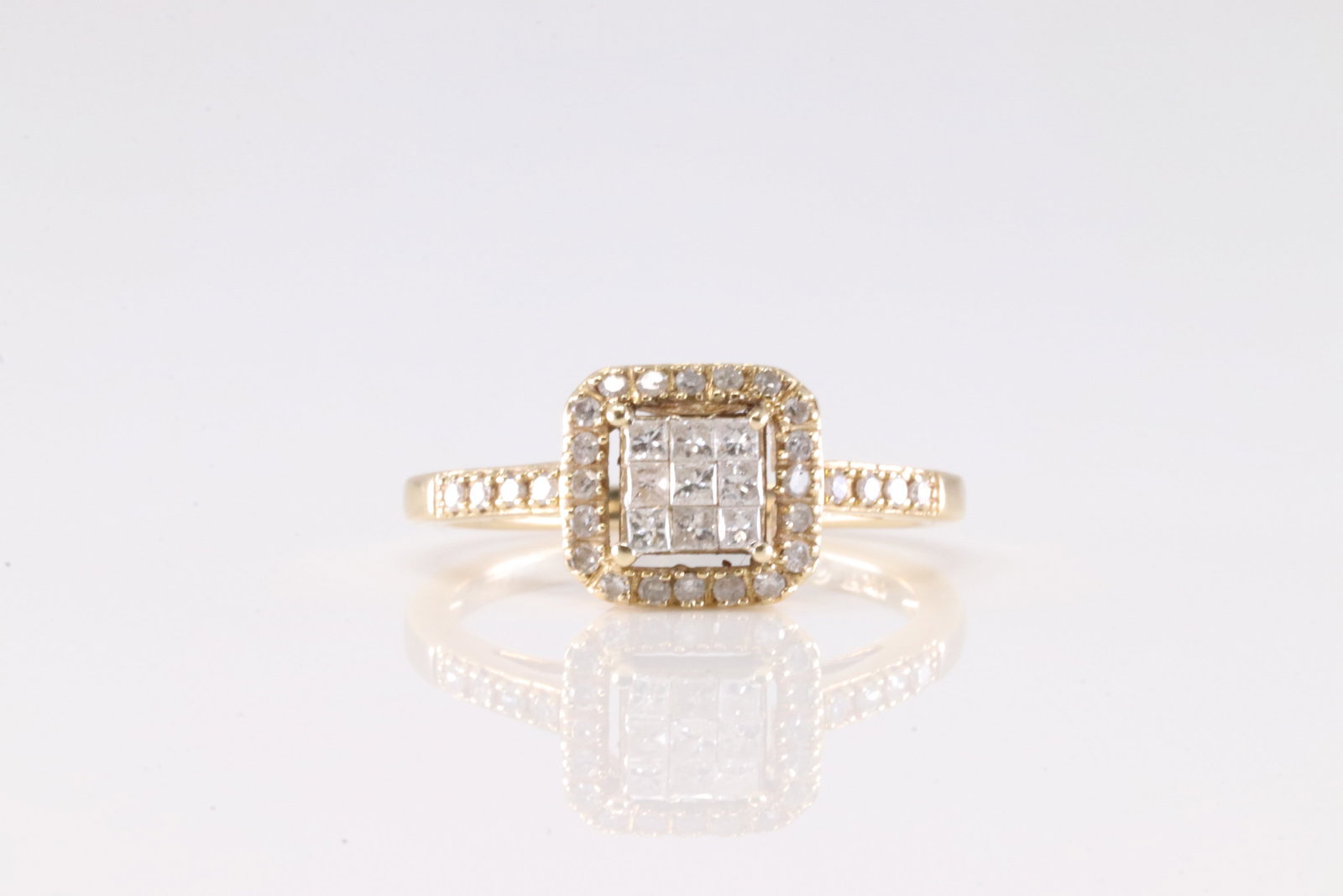 Diamond Ring 14Kt.: Ladies 14Kt Yellow Gold Diamond Ring. This Elegant Ring has Cut & Round Diamonds. Diamonds weight approx: 0.45 ctw Ring size: 5.75. Total weight: 2.53 Grams.