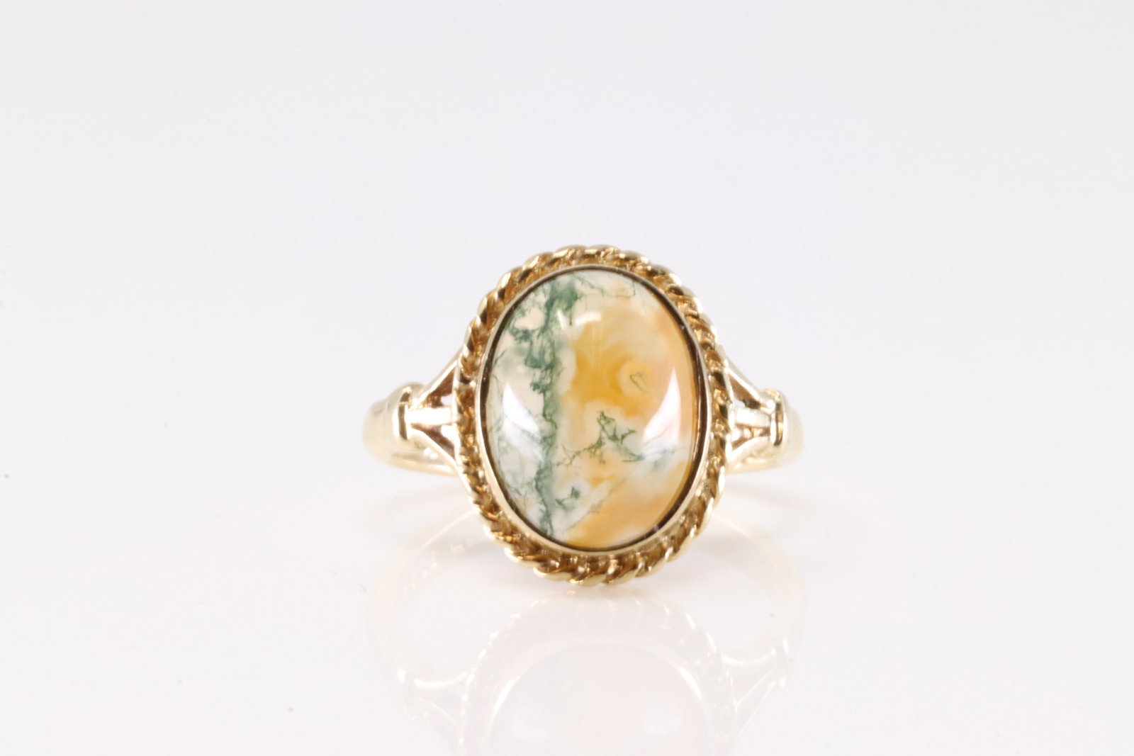 Creamy Stone Ring 10Kt.: 10Kt Yellow Gold Creamy Stone Ring. This Chraming Ring has Creamy Stone. Ring size: 6.50. Total weight: 3.63 Grams.