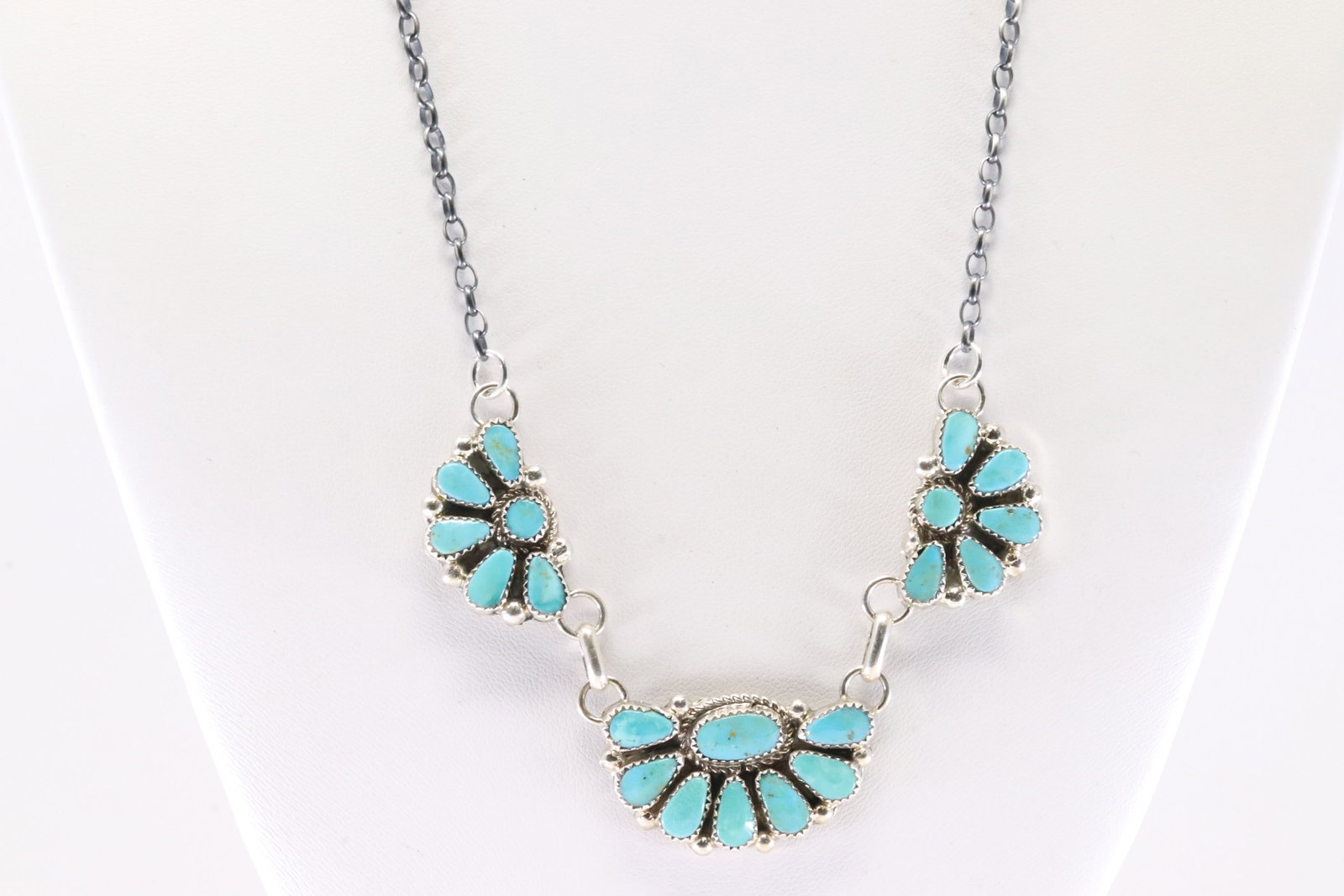 Native America Zuni Sterling Silver Kingman Turquoise Necklace By Alicia Wilson.: This is a Native America Zuni Sterling Silver Kingman Turquoise Necklace By Alicia Wilson. Necklace length: 20.00"