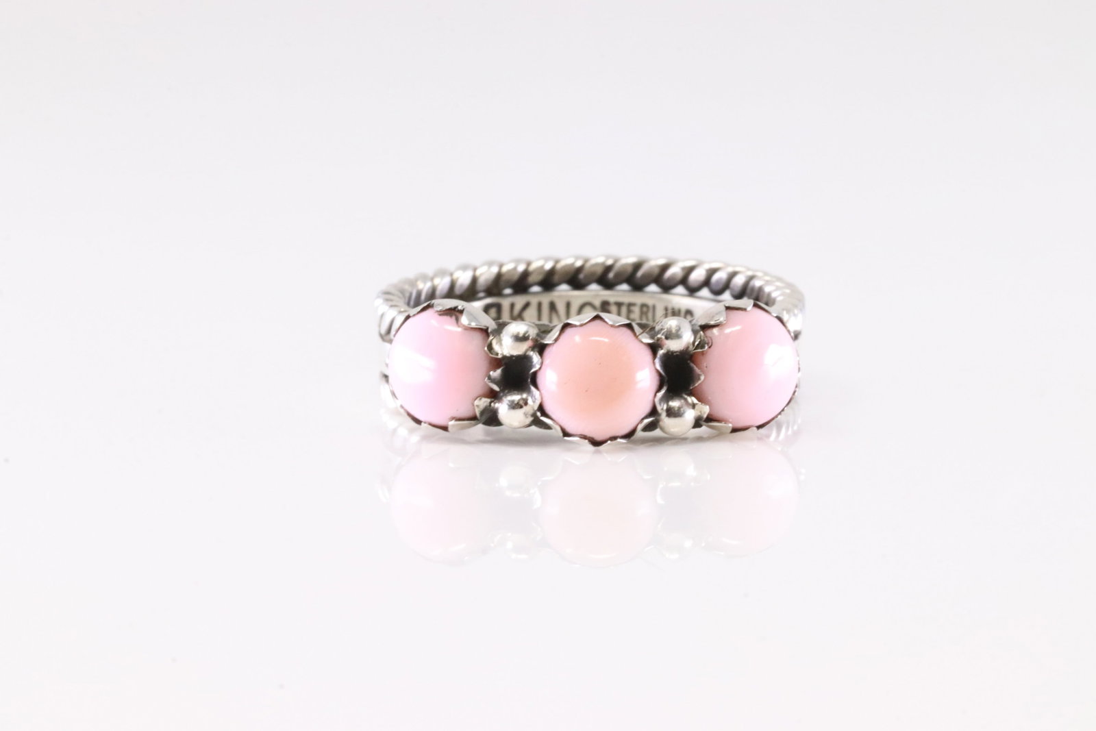Native America Navajo Sterling Silver Pink Conch Shell Ring By R.King. (1 of 4)
