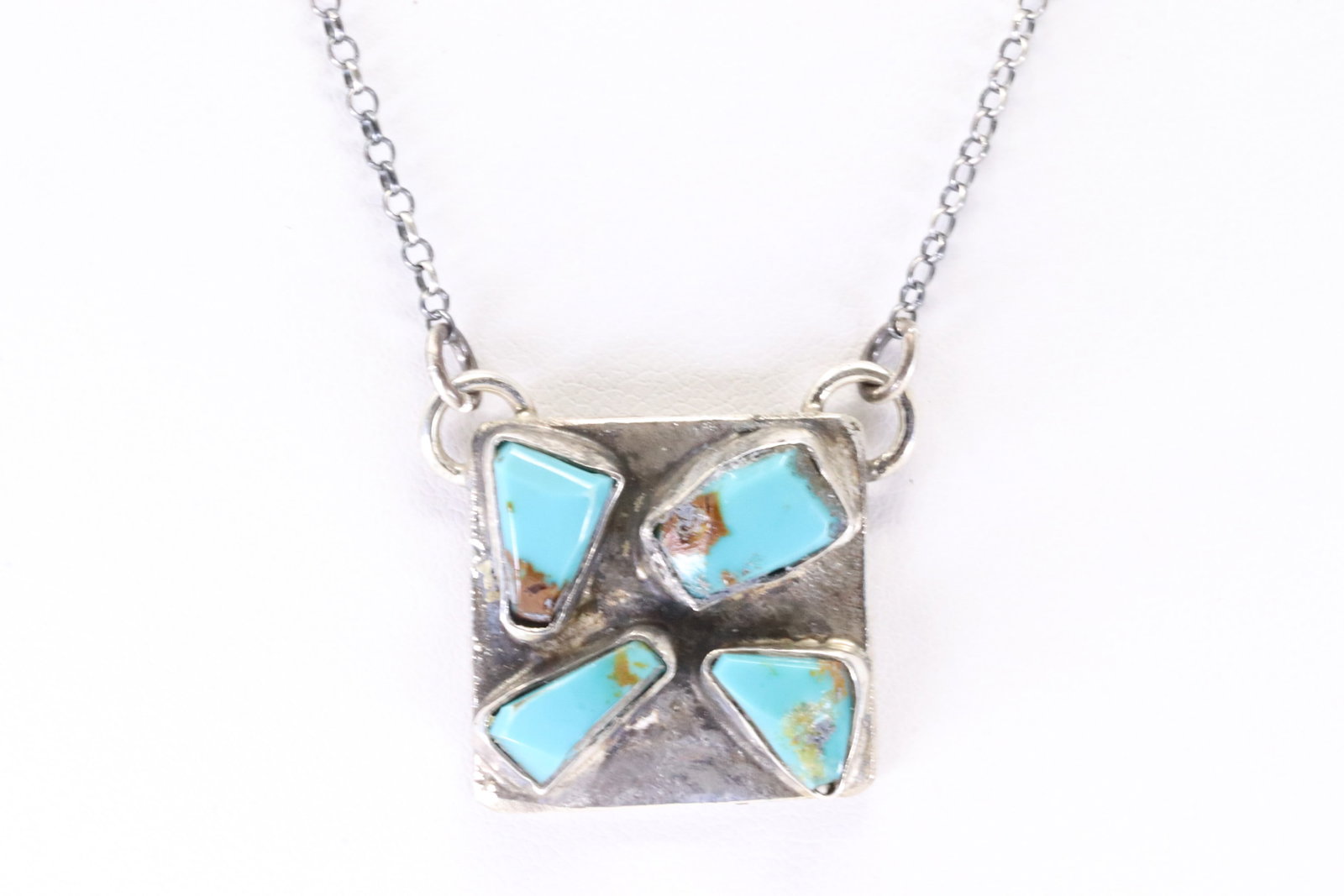 Native America Zuni Sterling Silver Kingman Turquoise Necklace By Jude Candelaria.: This is a Native America Zuni Sterling Silver Kingman Turquoise Necklace By Jude Candelaria. Necklace length: 16.00"
