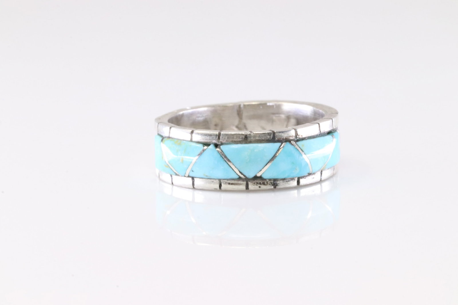 Native America Zuni Sterling Silver Turquoise Inlay Ring.: This is a Native America Zuni Sterling Silver Turquoise Inlay Ring. Ring size: 10.00.