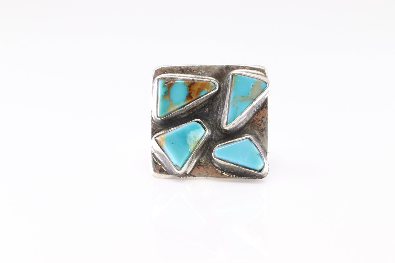 Native America Zuni Sterling Silver Kingman Turquoise Ring Jude Candelaria.: This is a Native America Zuni Sterling Silver Kingman Turquoise Ring Jude Candelaria. Ring size: 6.00.