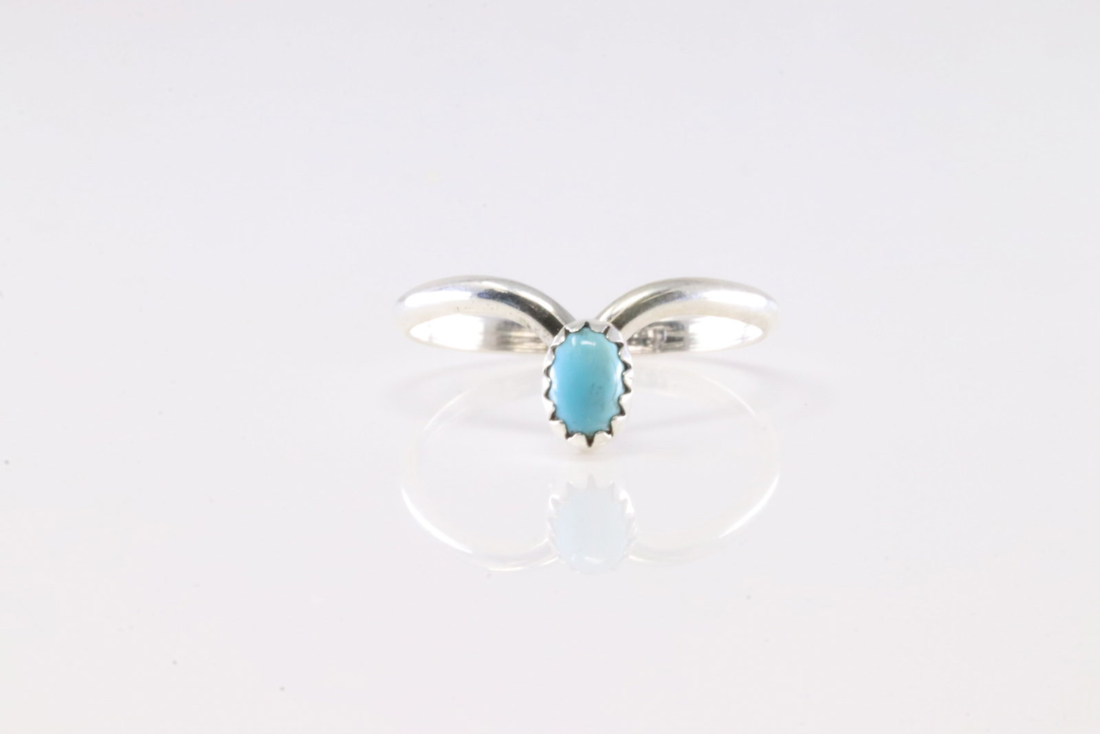 American Sterling Silver Turquoise Ring.: This is a American Sterling Silver Turquoise Ring. Ring size: 8.25.