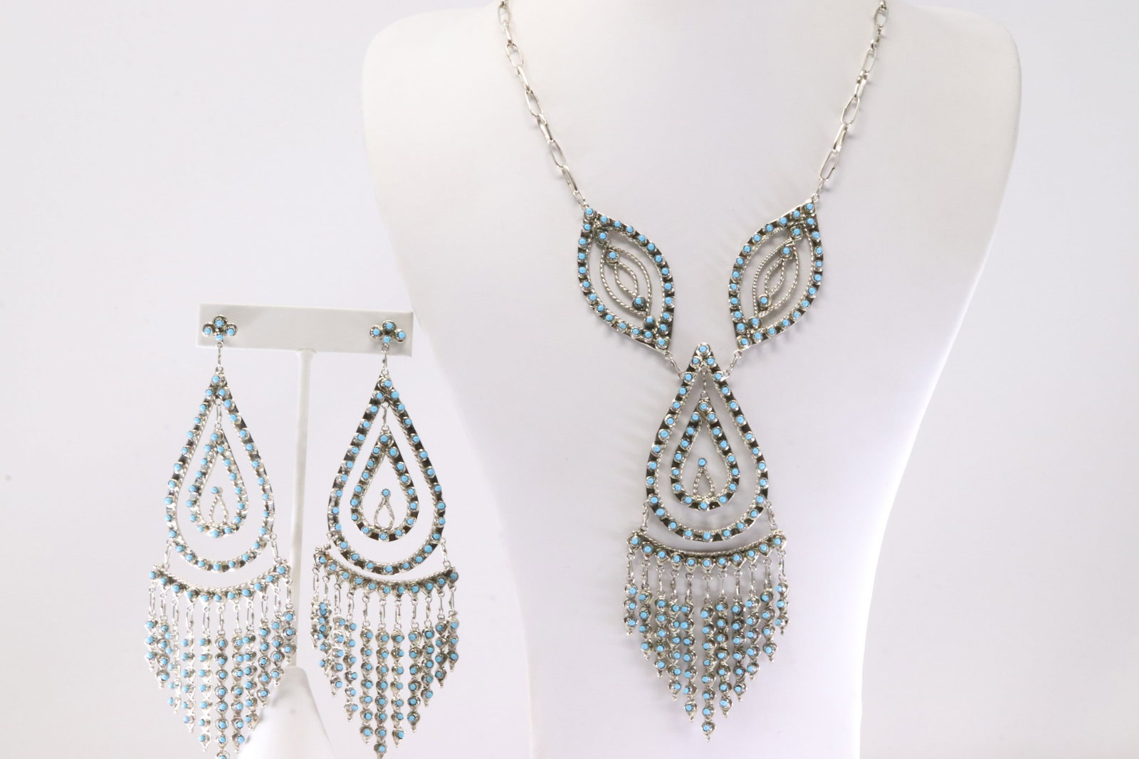 America Sterling Silver Turquoise Necklace & Post / Dangling Earring's Set.: This is a America Sterling Silver Turquoise Necklace & Post / Dangling Earring's Set. Necklace length: 20.00"